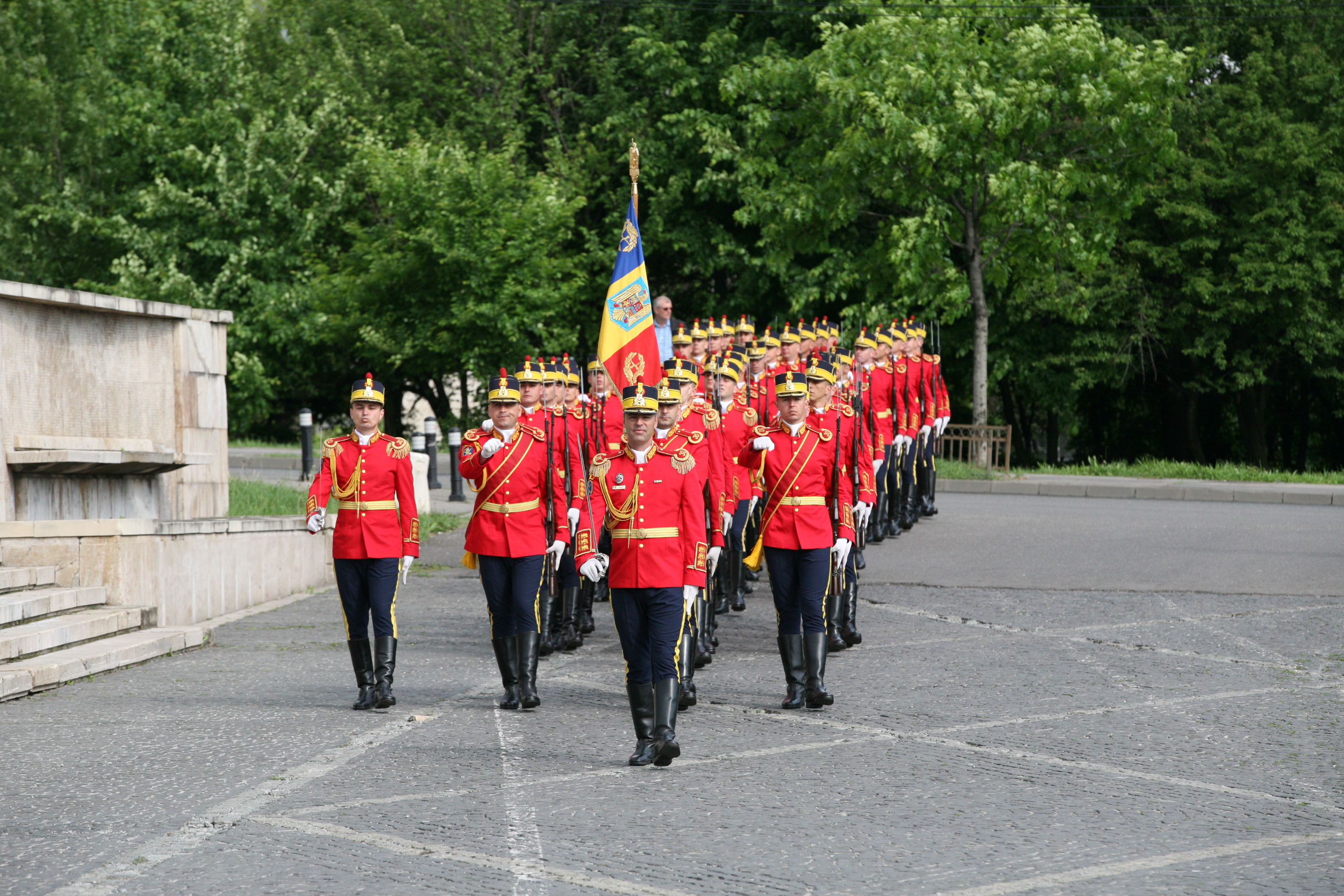 Ceremonia militară de depuneri de coroane şi jerbe de flori de la Monumentul Eroilor Neamului din cel de al II-lea Război Mondial - Universitatea Națională de Apărare 'Carol I' - 09 mai 2015