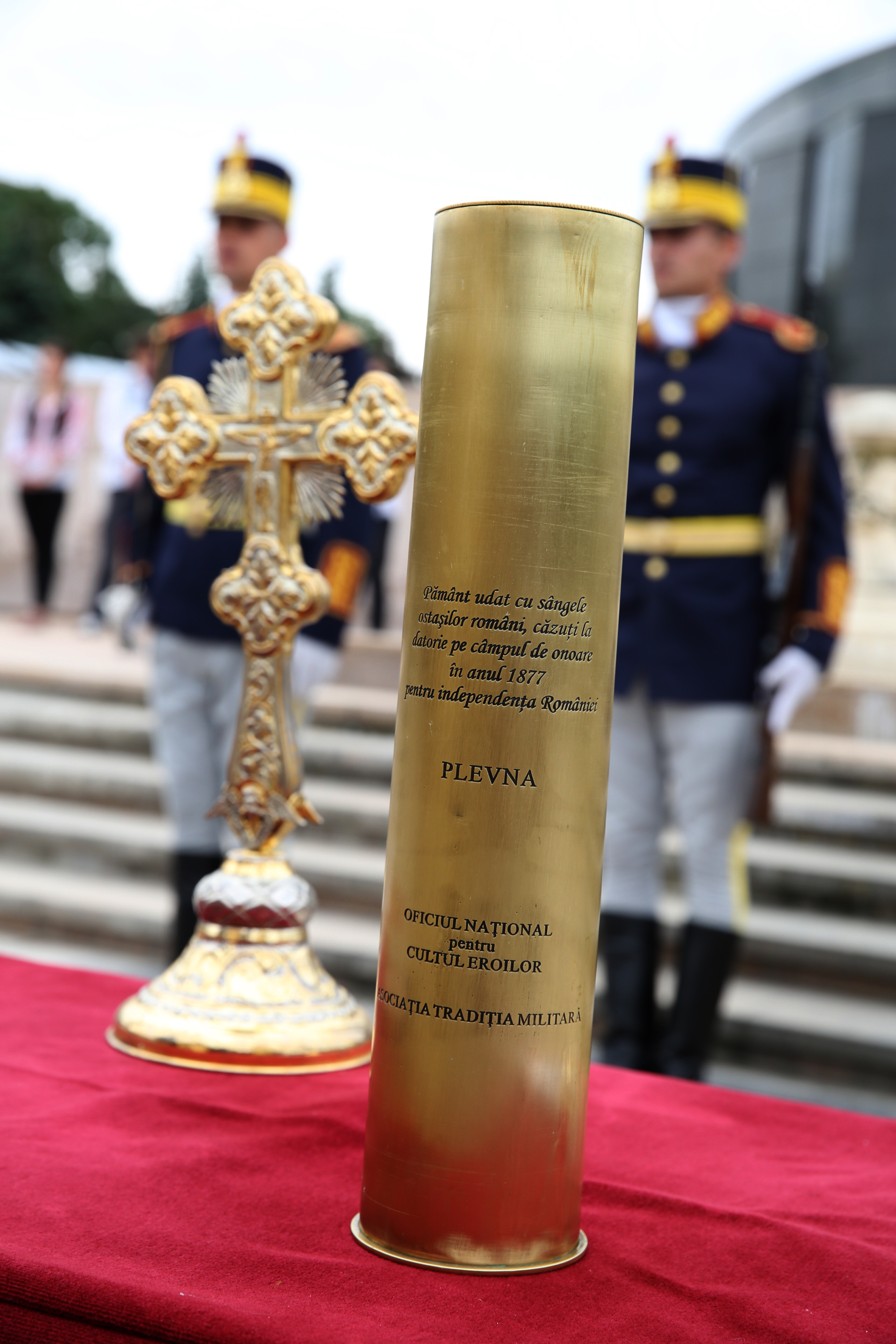 Depunerea unei urne comemorative cu pământ adus de la Plevna-Bulgaria, la Mormântul Ostaşului Necunoscut din Parcul Carol - 16 mai 2015