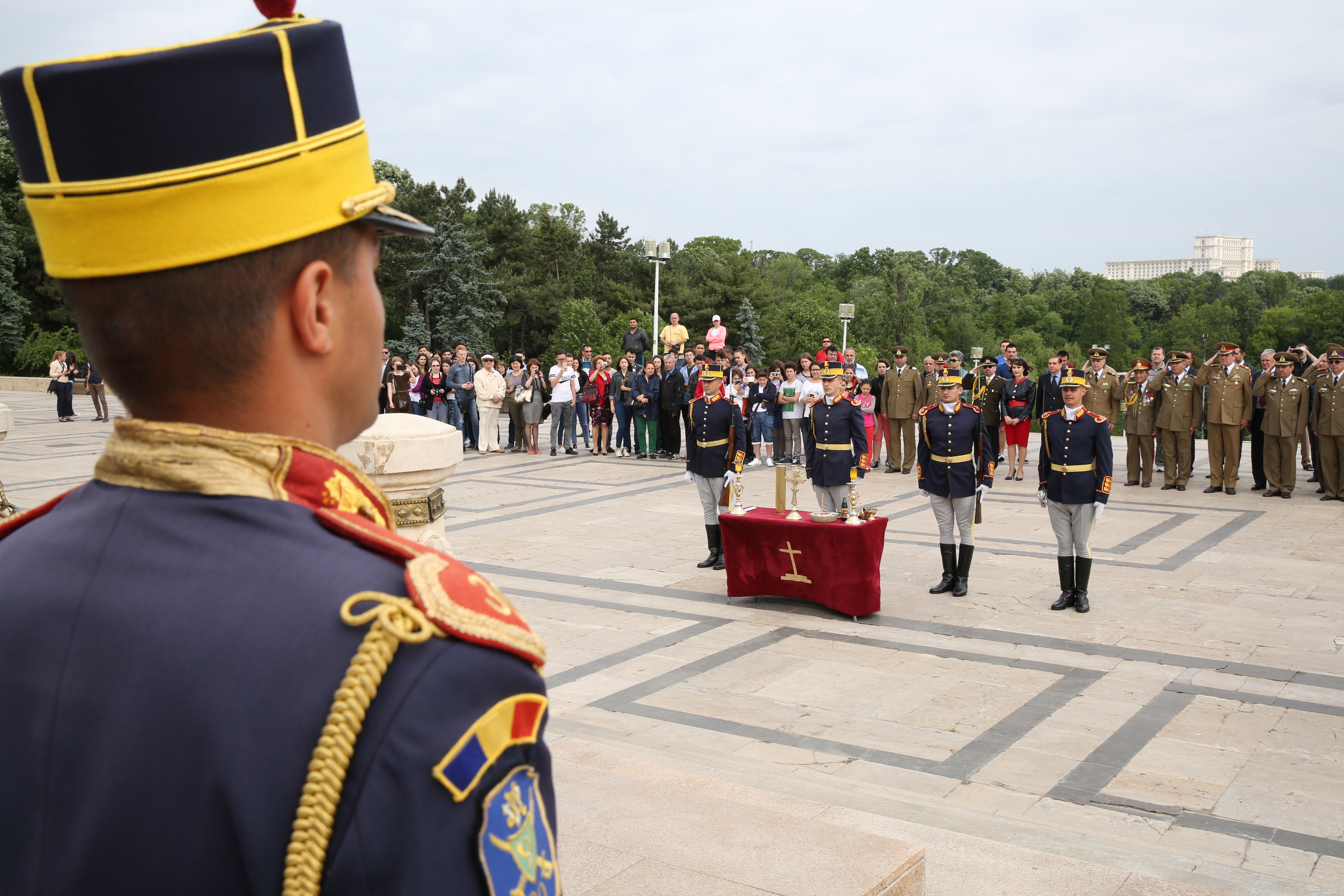 Depunerea unei urne comemorative cu pământ adus de la Plevna-Bulgaria, la Mormântul Ostaşului Necunoscut din Parcul Carol - 16 mai 2015