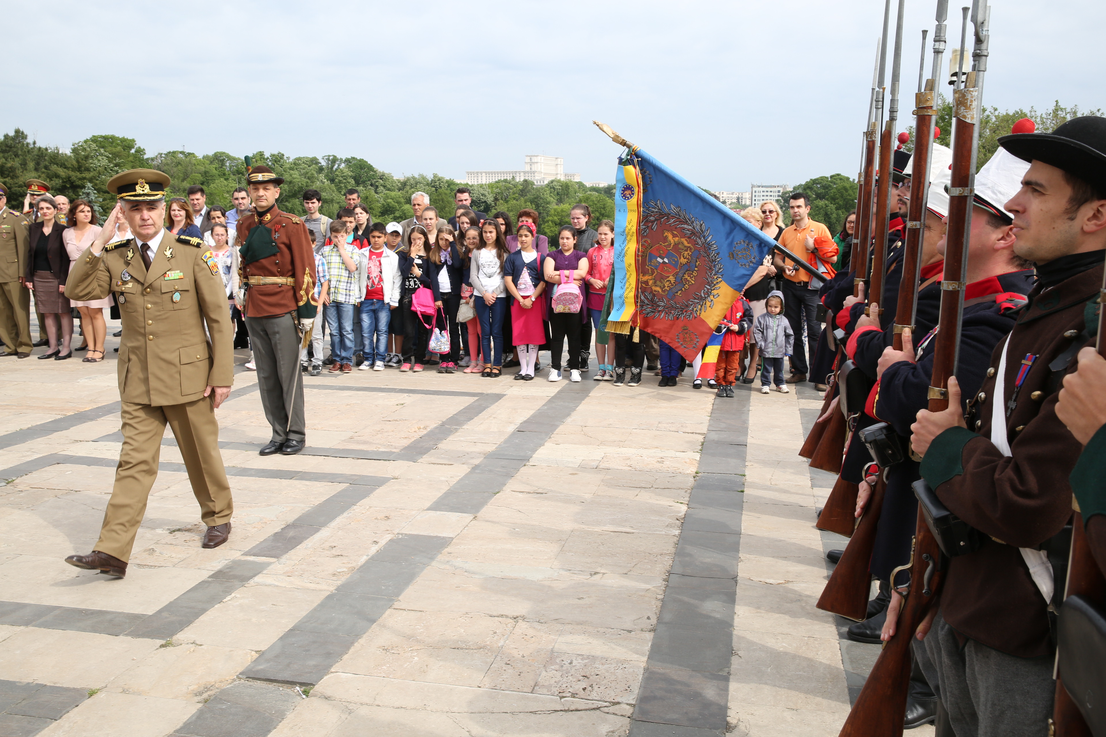 Depunerea unei urne comemorative cu pământ adus de la Plevna-Bulgaria, la Mormântul Ostaşului Necunoscut din Parcul Carol - 16 mai 2015