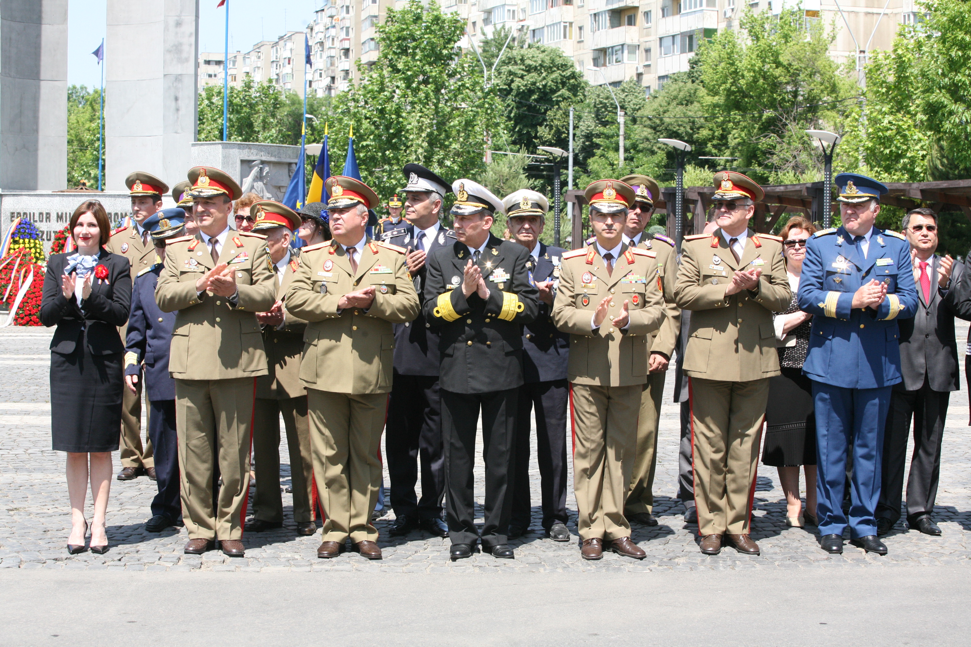 Ziua Eroilor - Ceremonia militară şi religioasă de depuneri de coroane de la Monumentul Eroilor căzuți în teatrele de operații şi pe teritoriul României - 21 mai 2015  '