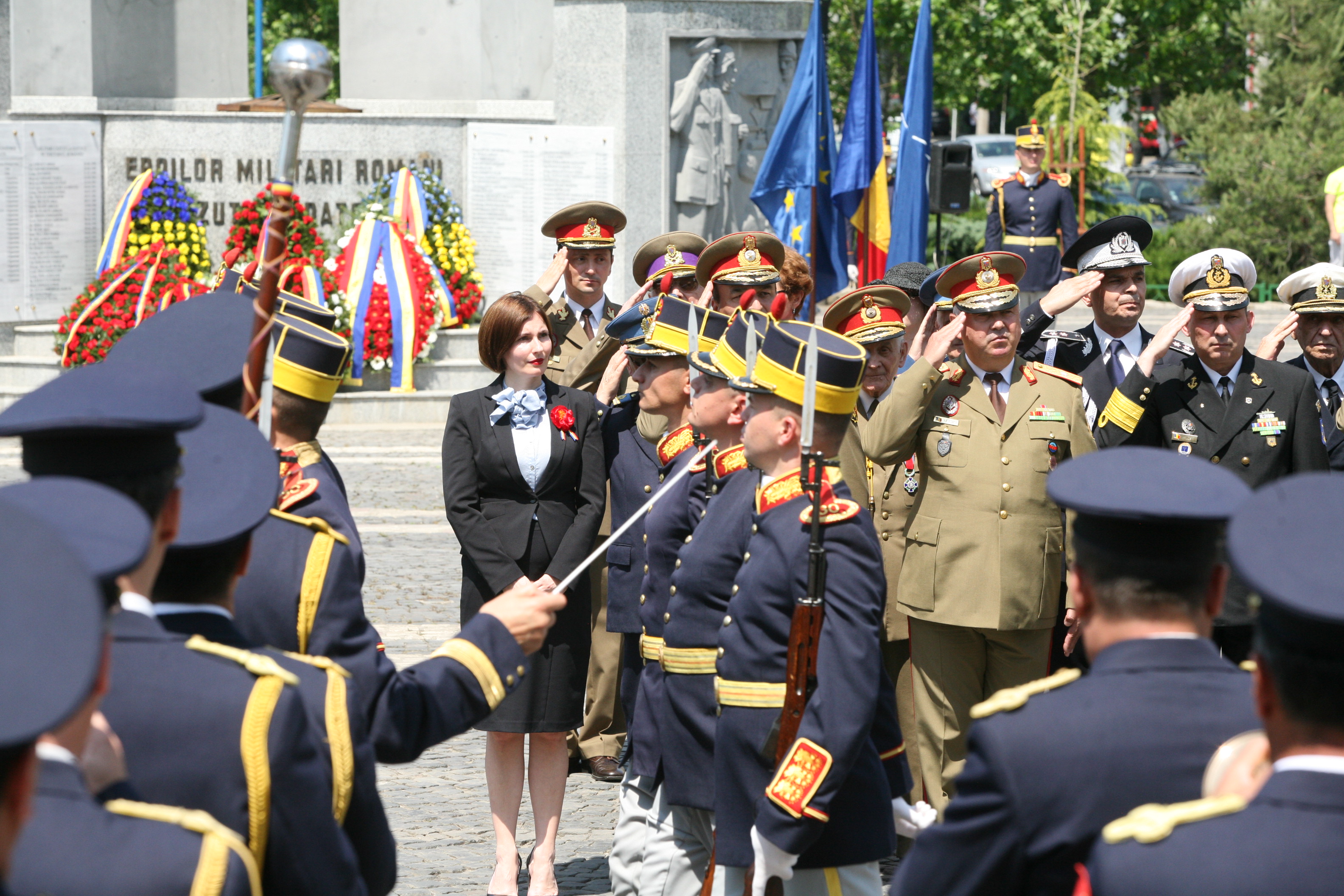 Ziua Eroilor - Ceremonia militară şi religioasă de depuneri de coroane de la Monumentul Eroilor căzuți în teatrele de operații şi pe teritoriul României - 21 mai 2015  '