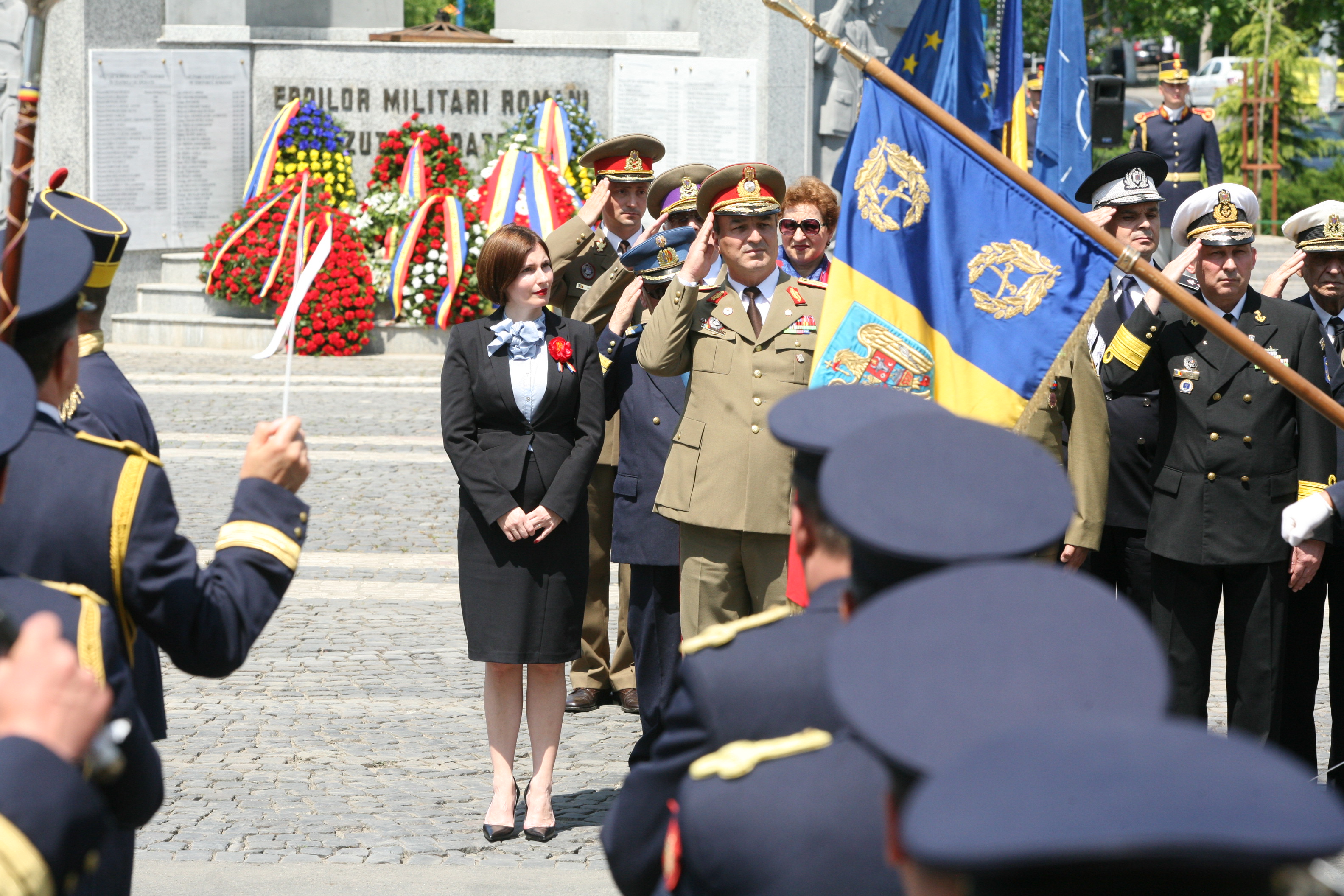 Ziua Eroilor - Ceremonia militară şi religioasă de depuneri de coroane de la Monumentul Eroilor căzuți în teatrele de operații şi pe teritoriul României - 21 mai 2015  '