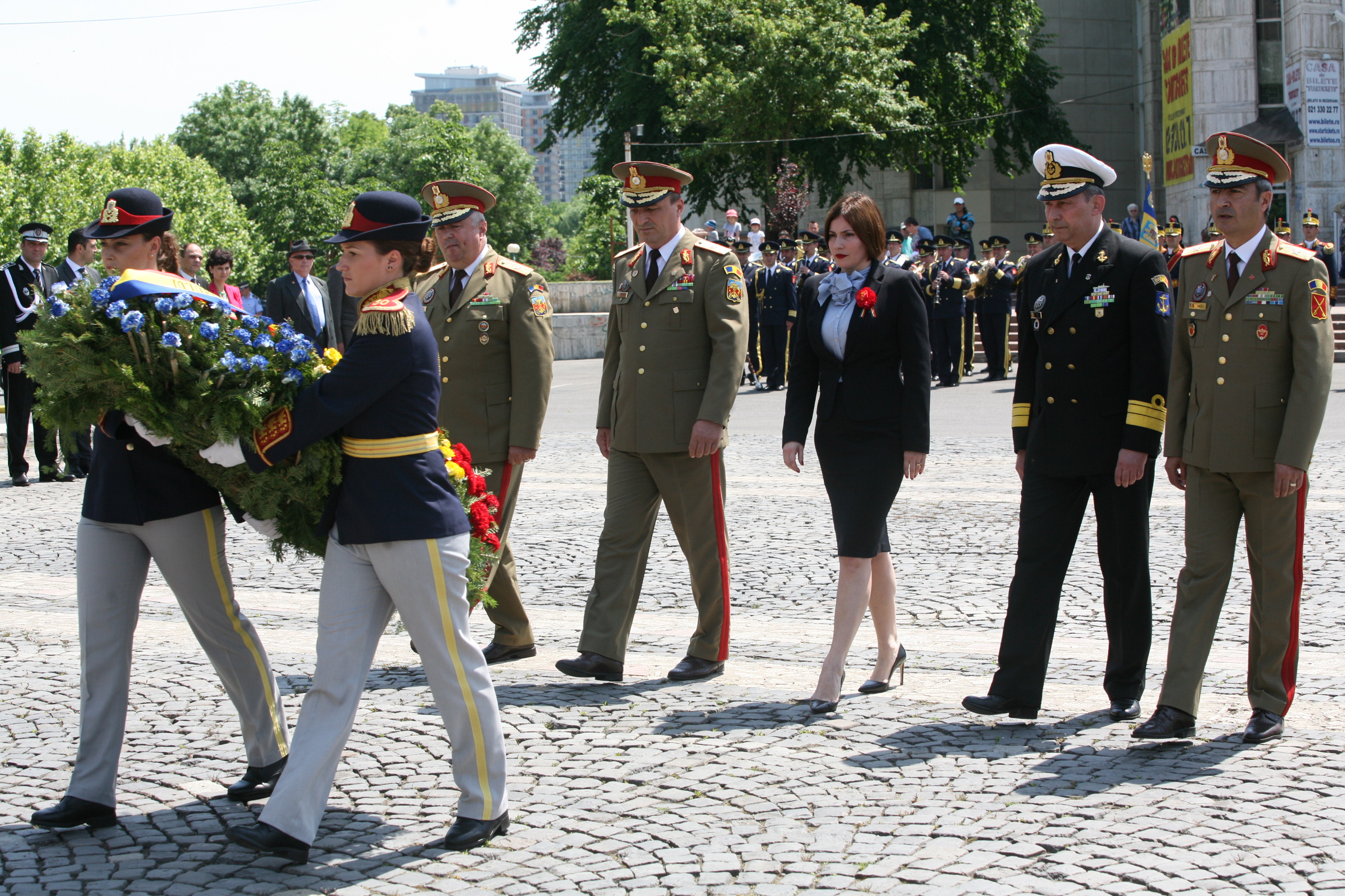 Ziua Eroilor - Ceremonia militară şi religioasă de depuneri de coroane de la Monumentul Eroilor căzuți în teatrele de operații şi pe teritoriul României - 21 mai 2015  '