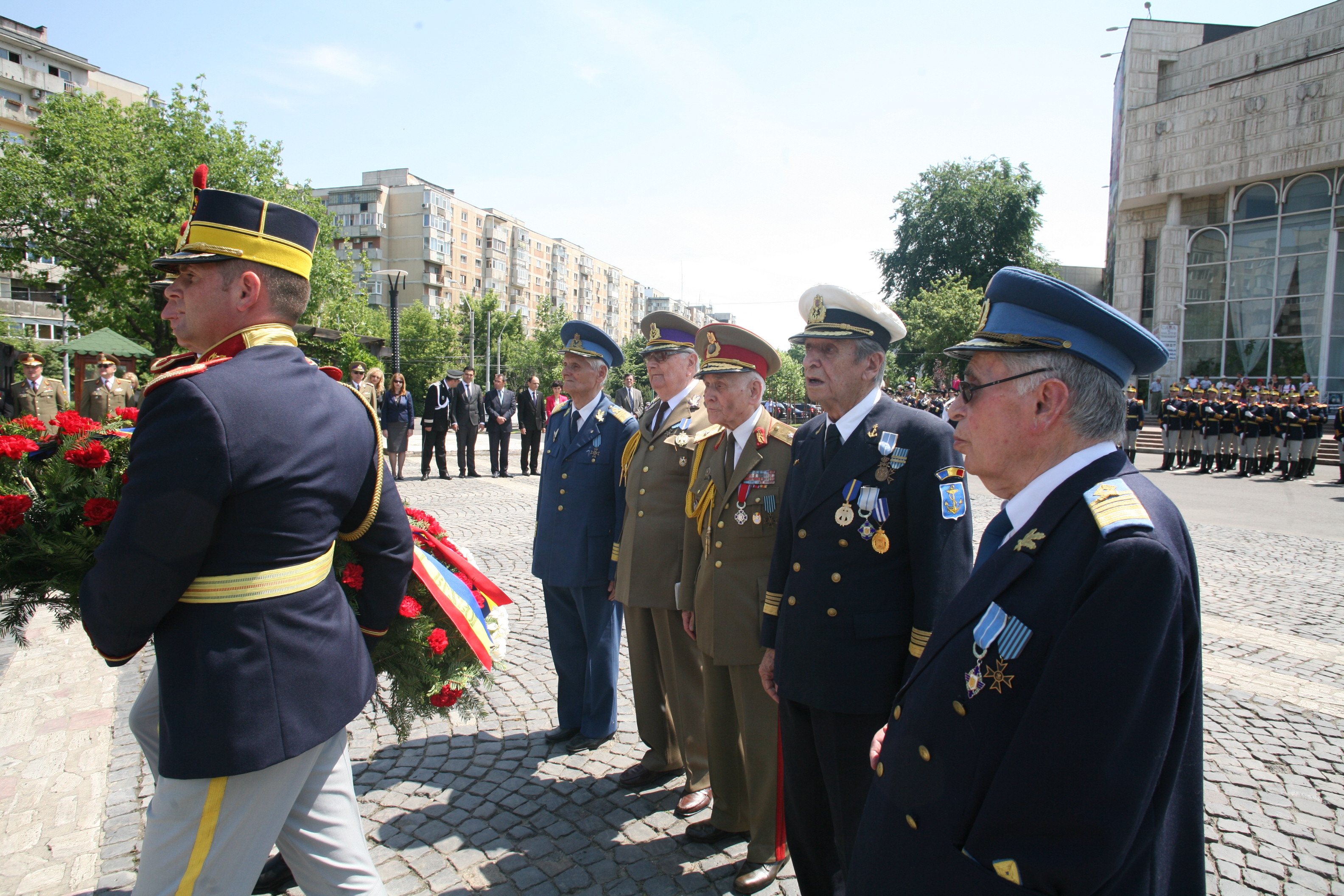 Ziua Eroilor - Ceremonia militară şi religioasă de depuneri de coroane de la Monumentul Eroilor căzuți în teatrele de operații şi pe teritoriul României - 21 mai 2015  '