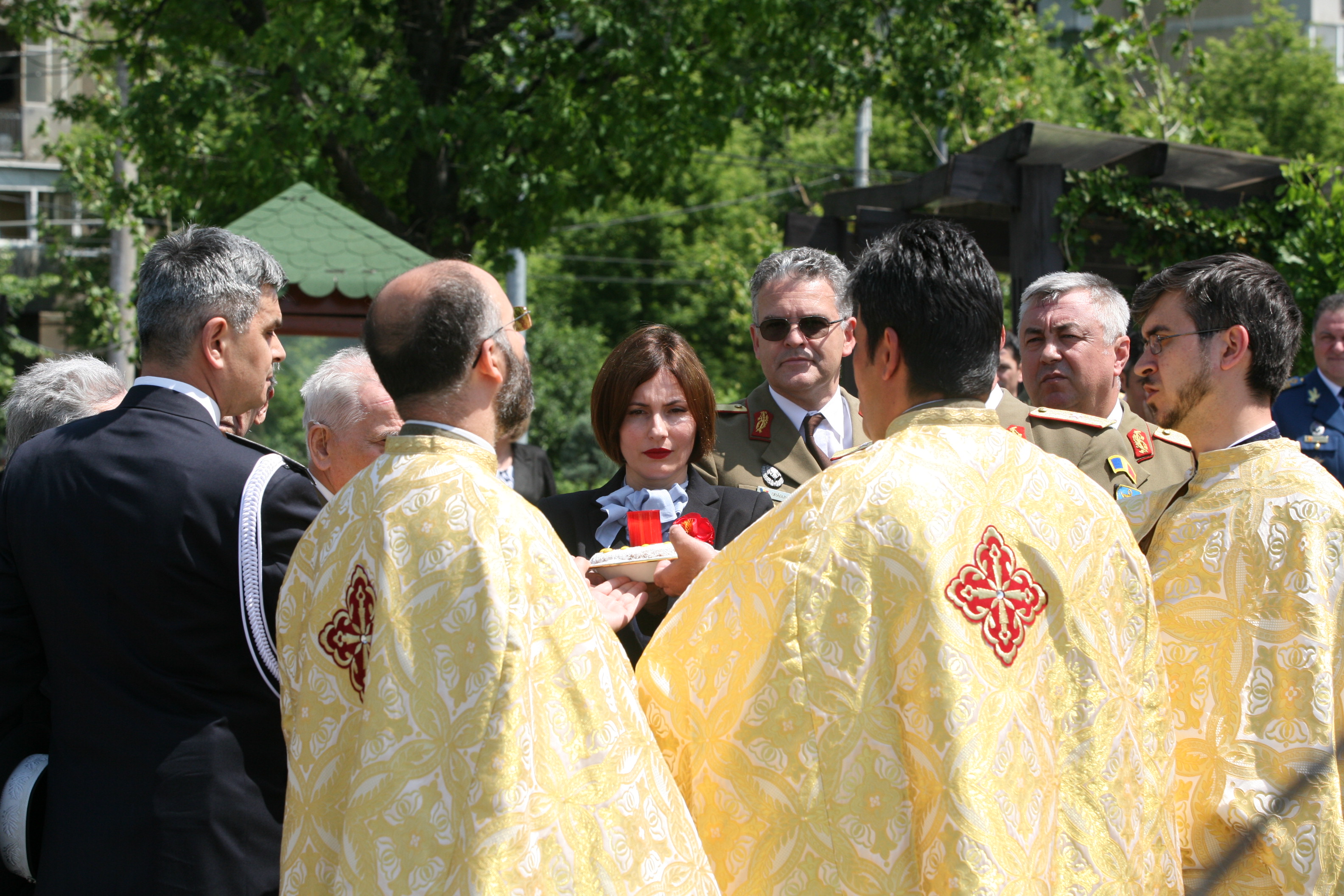 Ziua Eroilor - Ceremonia militară şi religioasă de depuneri de coroane de la Monumentul Eroilor căzuți în teatrele de operații şi pe teritoriul României - 21 mai 2015  '