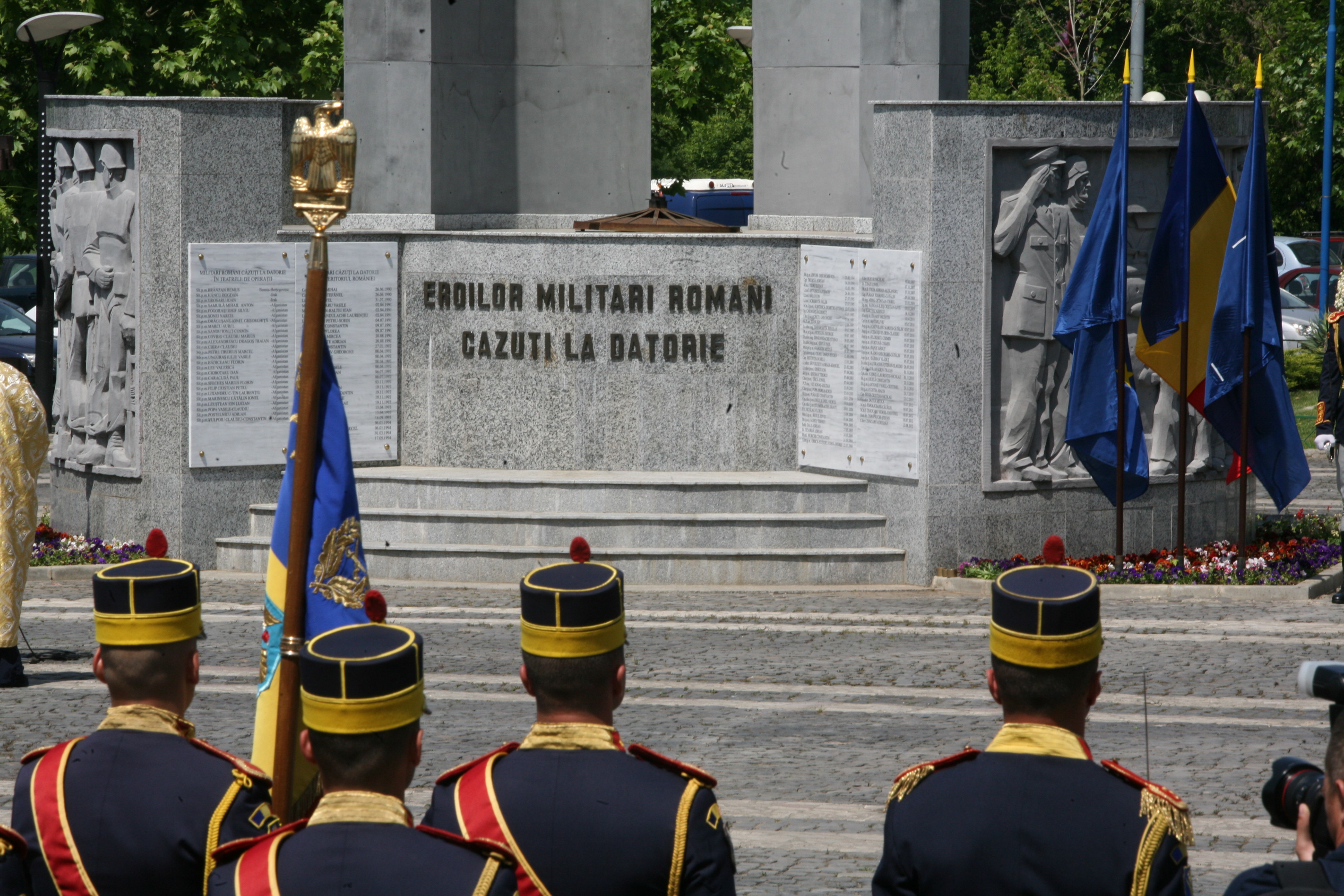 Ziua Eroilor - Ceremonia militară şi religioasă de depuneri de coroane de la Monumentul Eroilor căzuți în teatrele de operații şi pe teritoriul României - 21 mai 2015  '