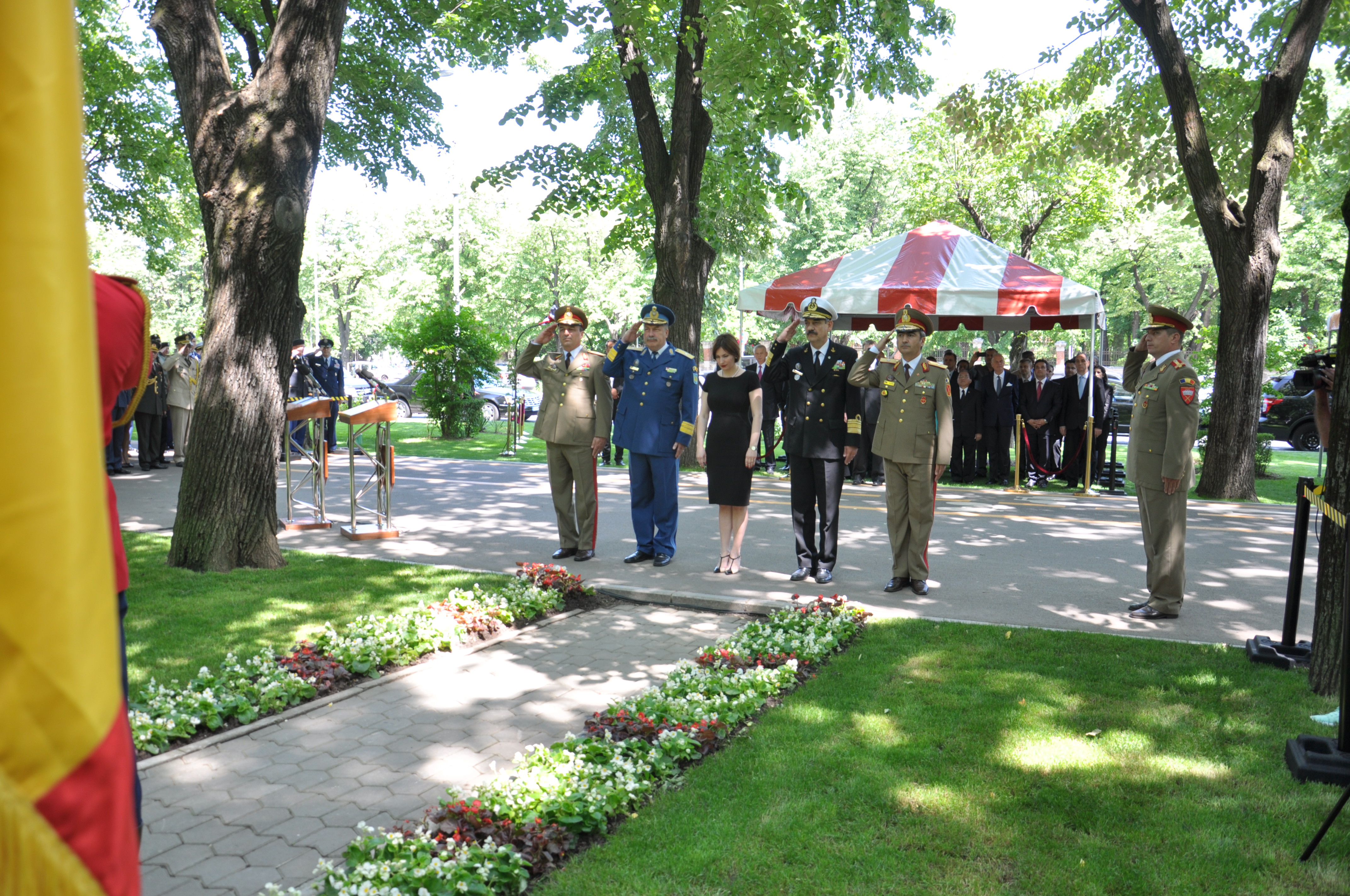 Memorial Day - Ceremonia de depuneri de coroane la monumentul dedicat militarilor americani care au murit pe teritoriul Romaniei in cel de-Al Doilea Razboi Mondial - 22 mai 2015