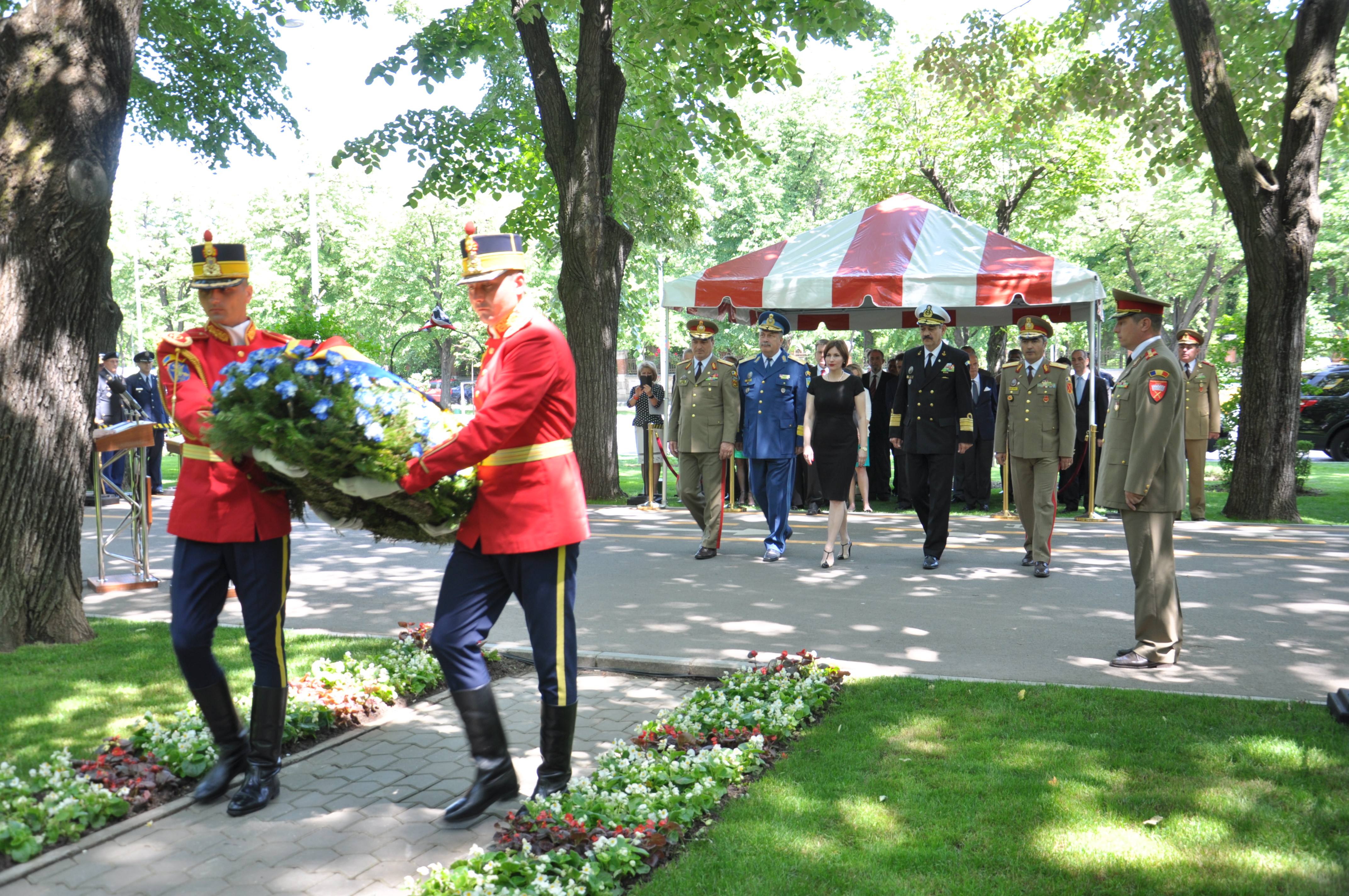 Memorial Day - Ceremonia de depuneri de coroane la monumentul dedicat militarilor americani care au murit pe teritoriul Romaniei in cel de-Al Doilea Razboi Mondial - 22 mai 2015