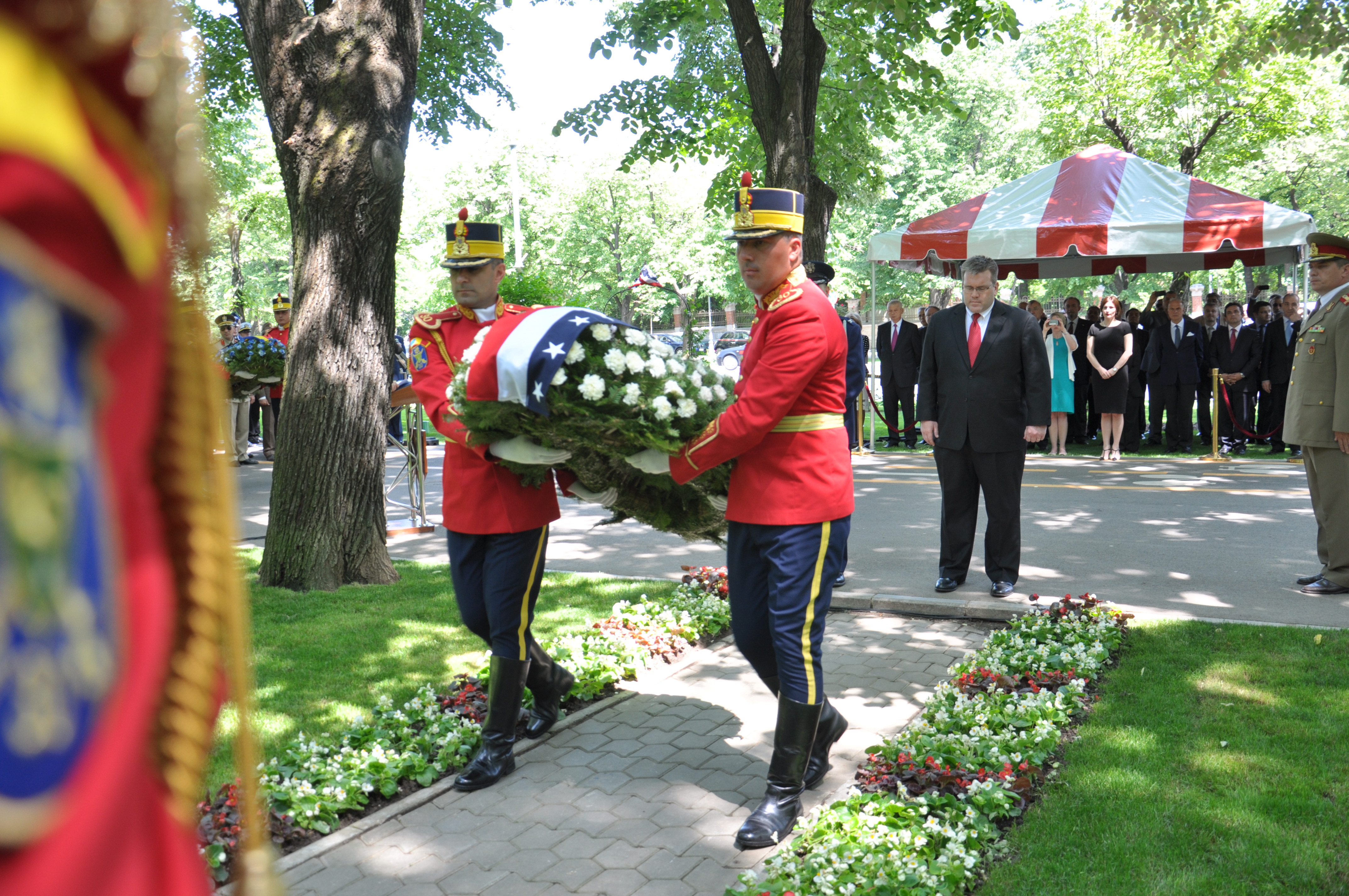 Memorial Day - Ceremonia de depuneri de coroane la monumentul dedicat militarilor americani care au murit pe teritoriul Romaniei in cel de-Al Doilea Razboi Mondial - 22 mai 2015