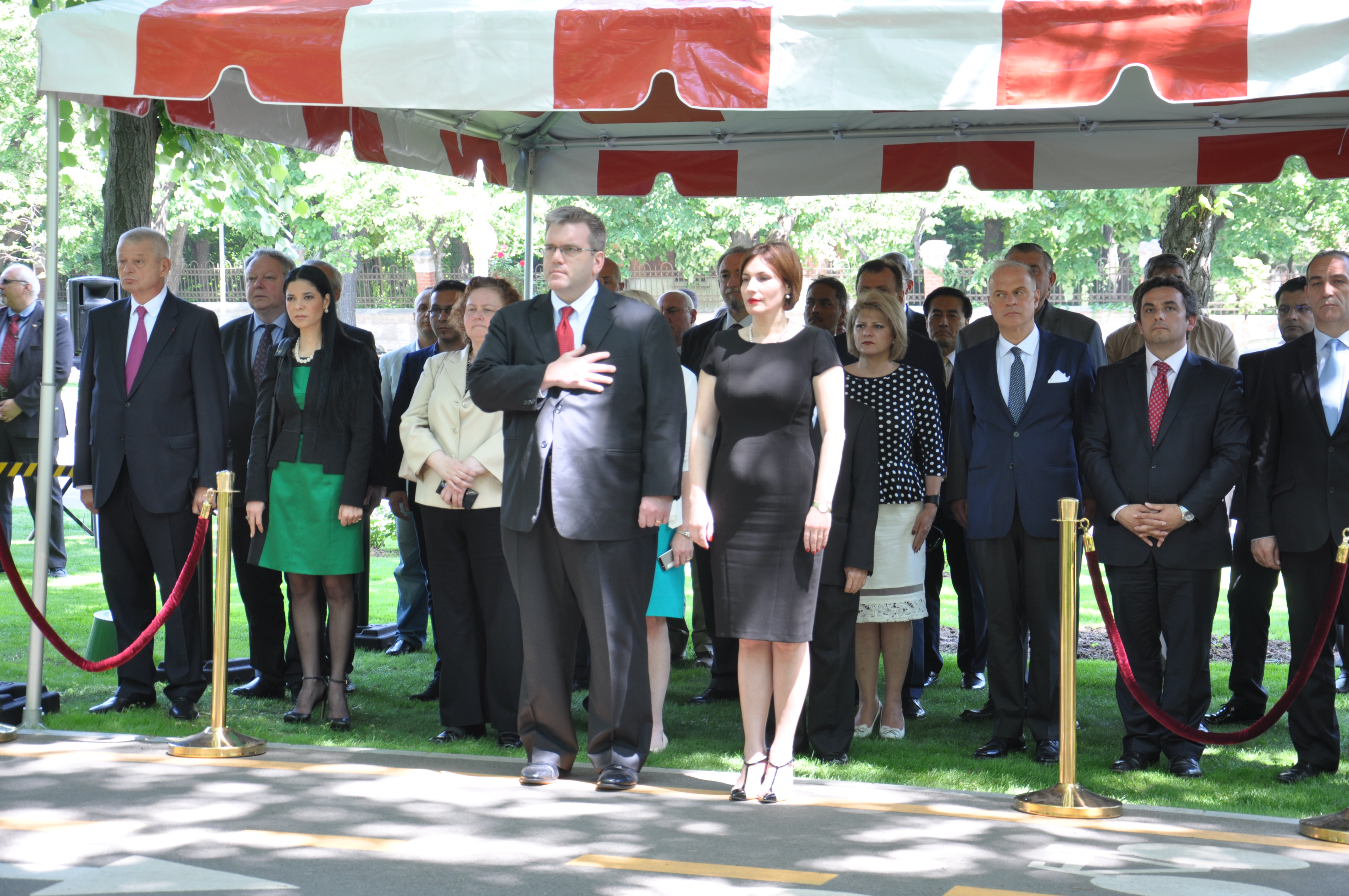 Memorial Day - Ceremonia de depuneri de coroane la monumentul dedicat militarilor americani care au murit pe teritoriul Romaniei in cel de-Al Doilea Razboi Mondial - 22 mai 2015