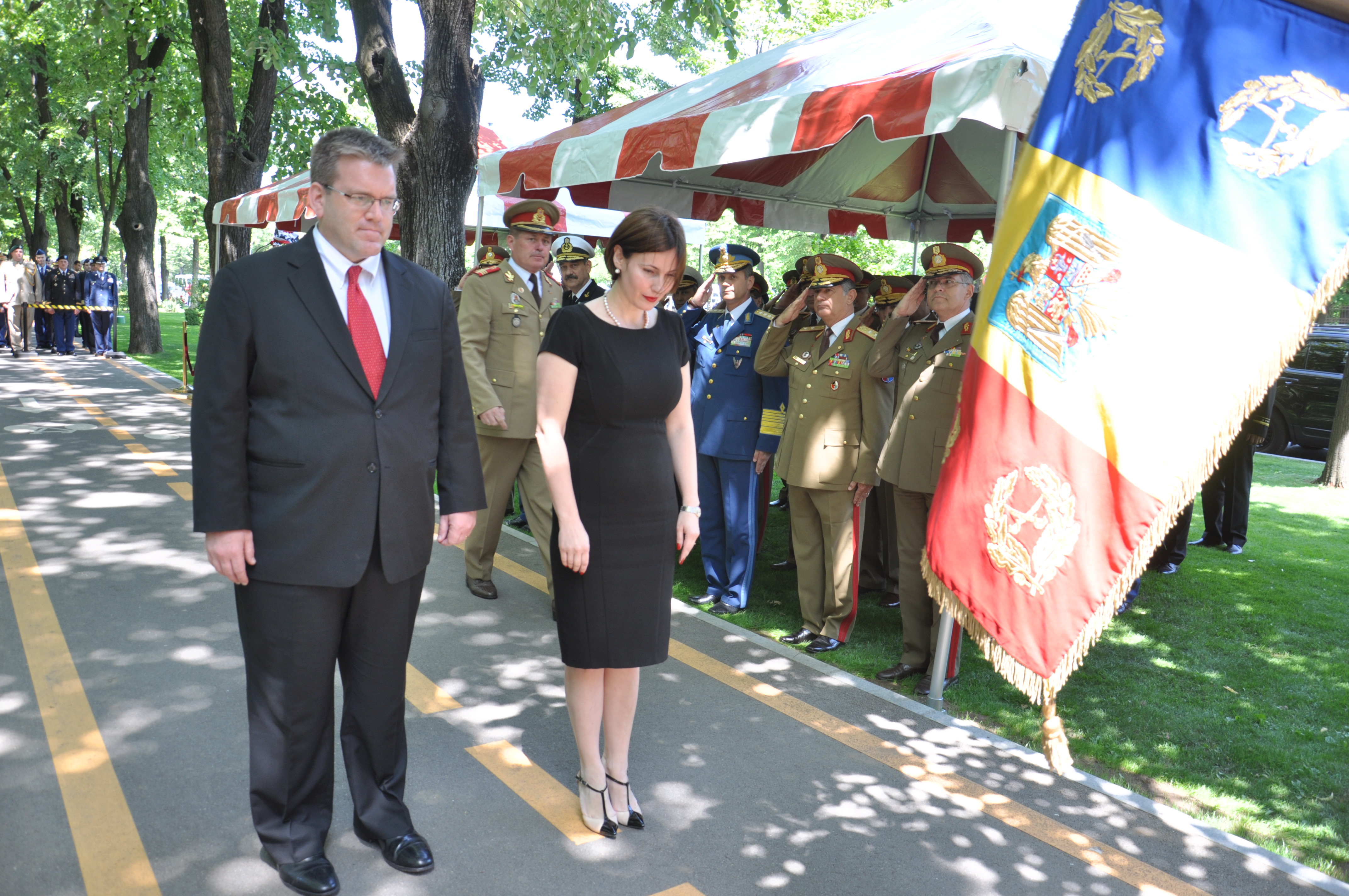 Memorial Day - Ceremonia de depuneri de coroane la monumentul dedicat militarilor americani care au murit pe teritoriul Romaniei in cel de-Al Doilea Razboi Mondial - 22 mai 2015