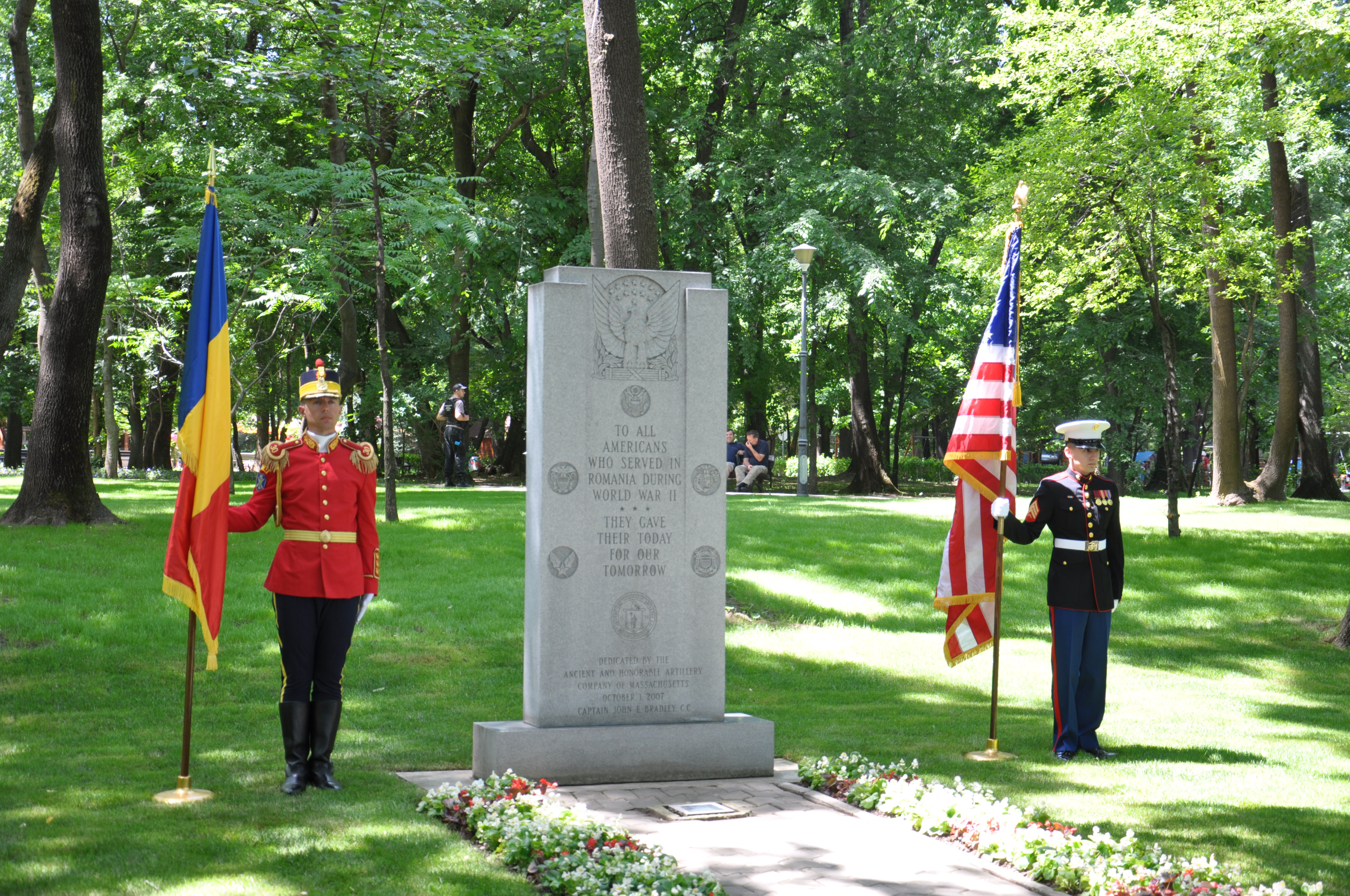 Memorial Day - Ceremonia de depuneri de coroane la monumentul dedicat militarilor americani care au murit pe teritoriul Romaniei in cel de-Al Doilea Razboi Mondial - 22 mai 2015