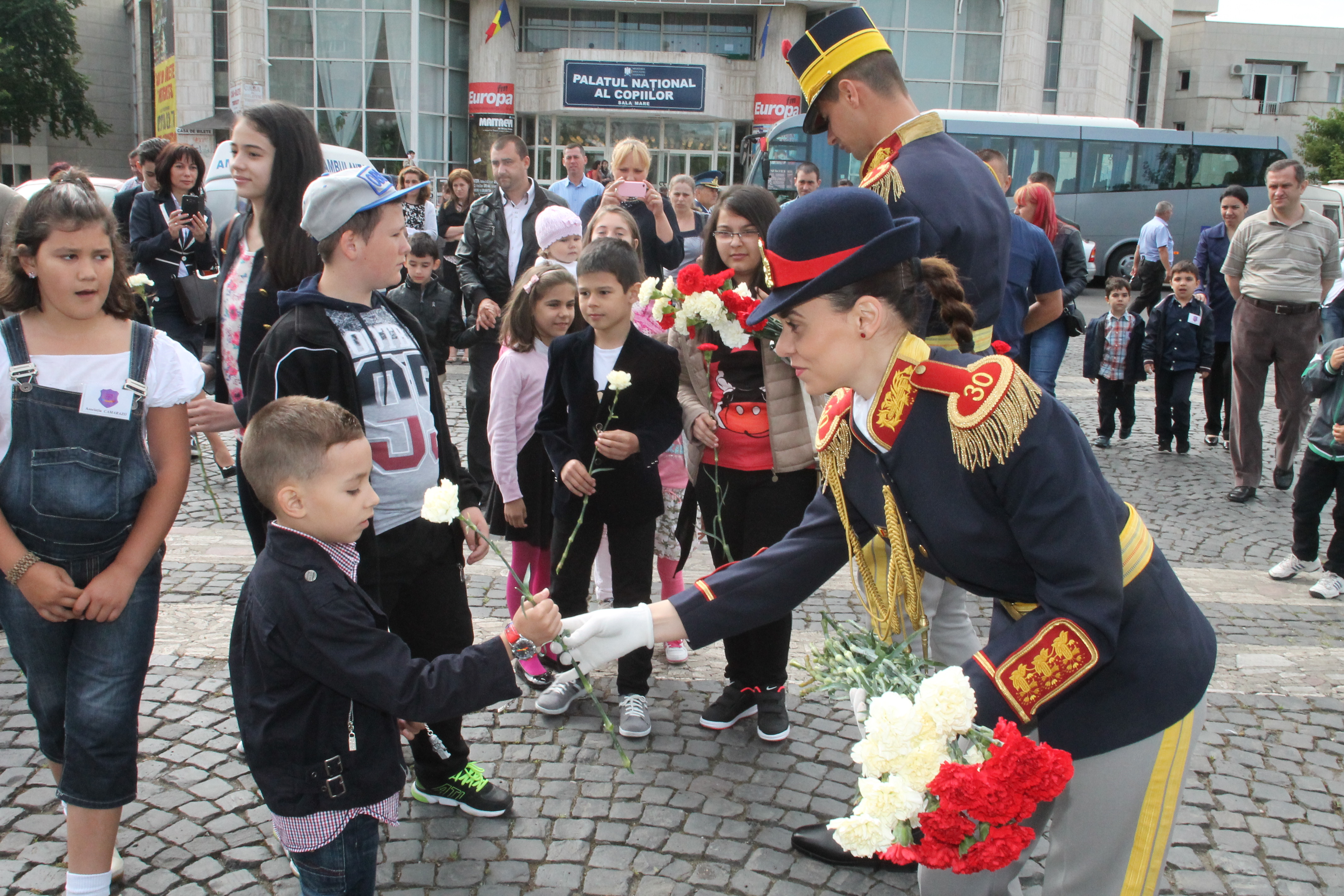 Ziua Internațională a Copilului - Spectacol de teatru la Palatul Copiilor şi activități distractive în Orăşelul Copiilor - 29 mai 2015