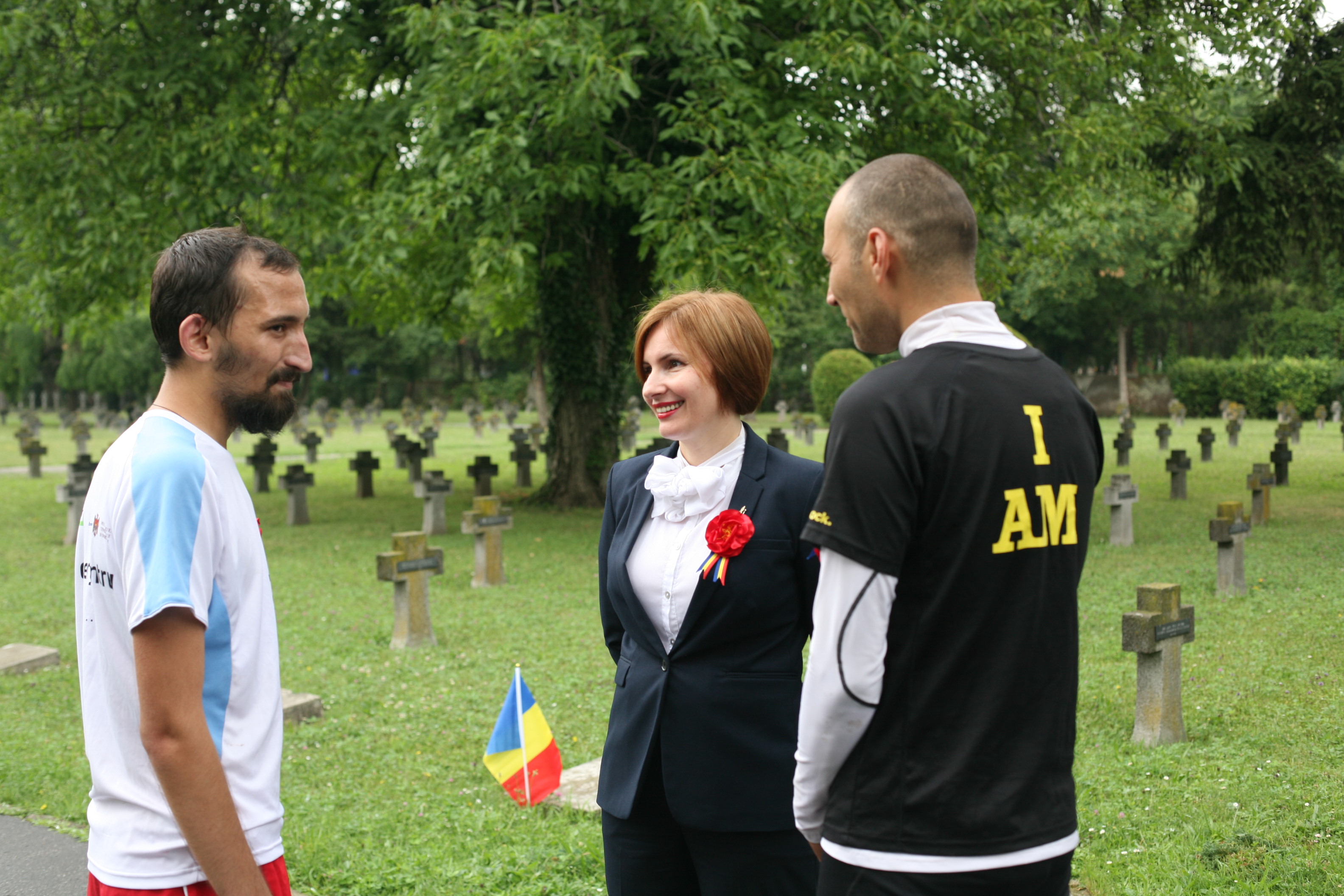 Participarea doamnei secretar de stat Otilia Sava împreună cu grupul de voluntari INVICTUS, la Cimitirul de ostaşi Pro Patria cu ocazia Zilei Drapelului Național - 26 iunie 2015