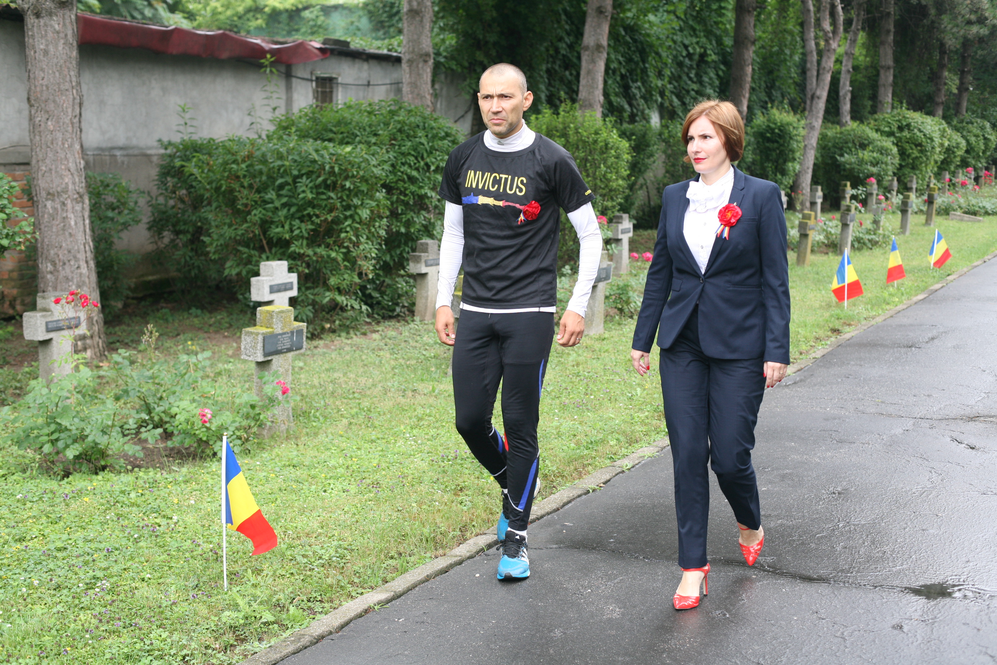 Participarea doamnei secretar de stat Otilia Sava împreună cu grupul de voluntari INVICTUS, la Cimitirul de ostaşi Pro Patria cu ocazia Zilei Drapelului Național - 26 iunie 2015