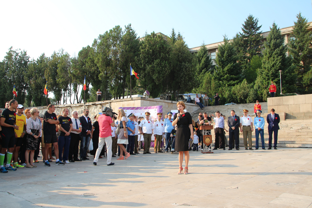 Festivitatea plecării Ştafetei Veteranilor din fața Monumentului Eroilor Patriei, pe traseul Bucureşti-Predeal-Braşov-Sfântu Gheorghe -04.09.2015