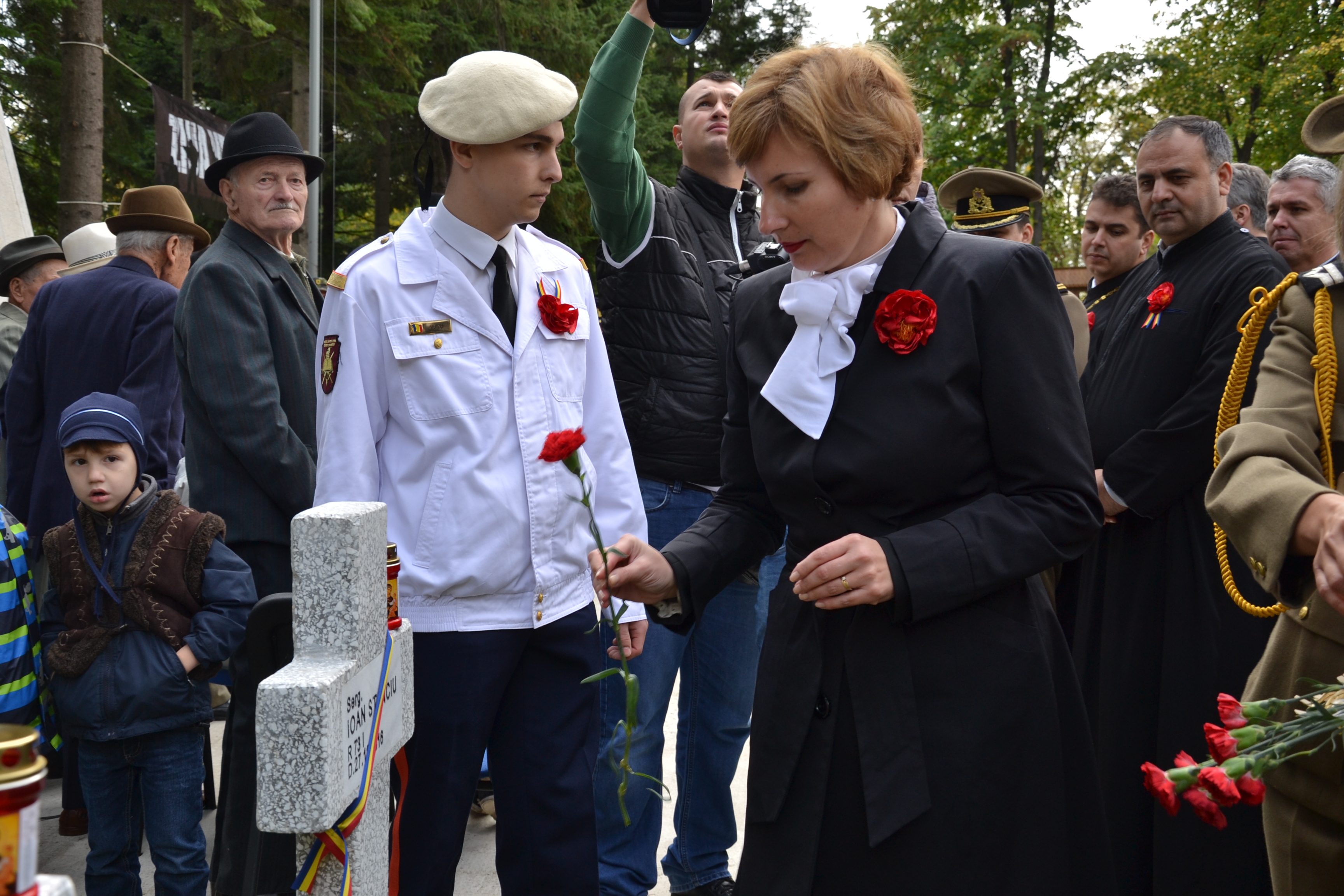 Participarea doamnei secretar de stat Otilia Sava la Ceremonia de reinaugurare a Cimitirului de Onoare Românesc Teiş-Târgovişte 22 octombrie 2015