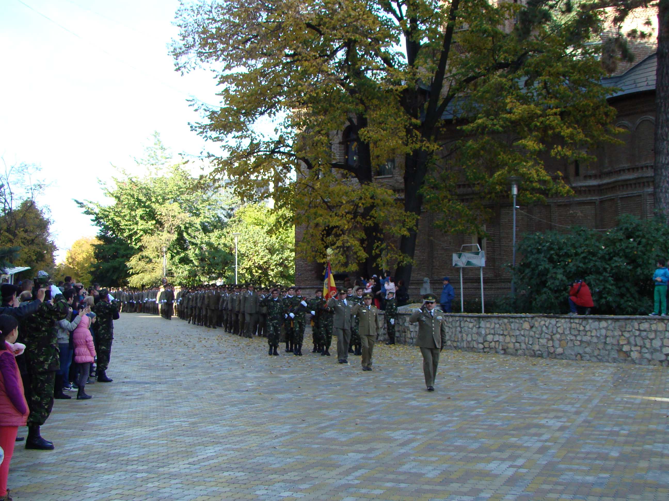 Participarea doamnei secretar de stat, Otila Sava, la ceremonia de depunere a Jurământului militar de către elevii Şcolii Militare de Maiştri Militari şi Subofițeri a Forțelor Terestre 'BASARAB I' - 25 octombrie 2015