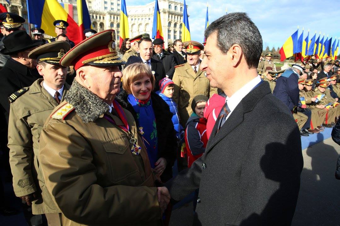 Parada militară din Piața Constituției desfăşurată cu ocazia Zilei Naționale a României -1 Decembrie 2015