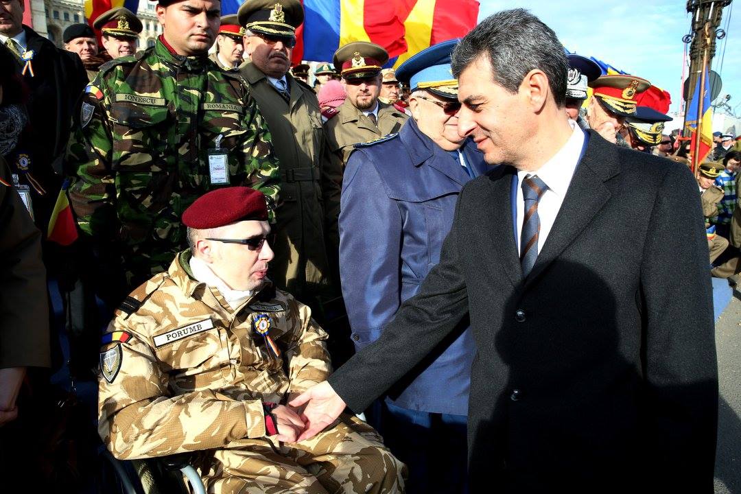 Parada militară din Piața Constituției desfăşurată cu ocazia Zilei Naționale a României -1 Decembrie 2015