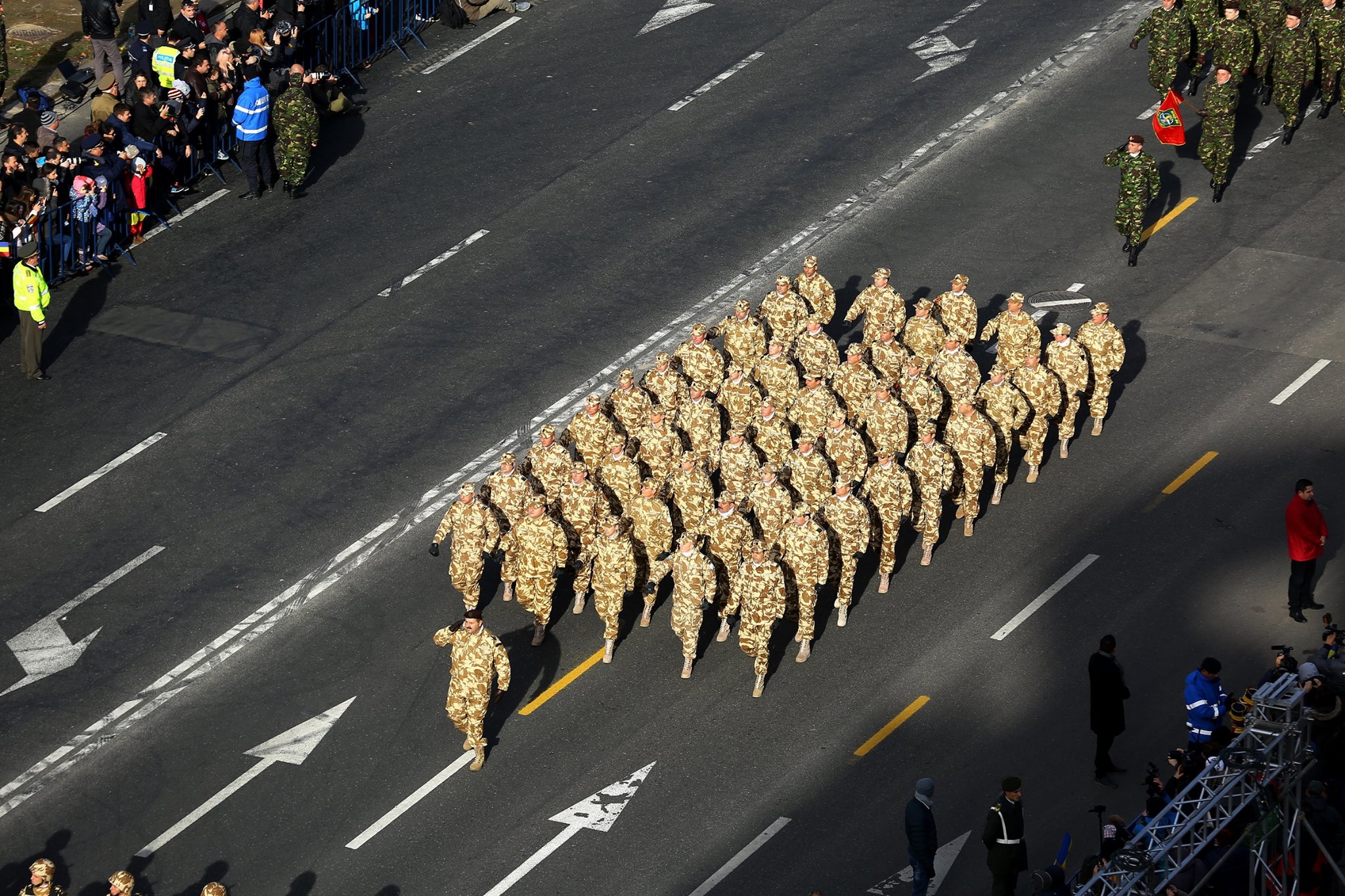 Parada militară din Piața Constituției desfăşurată cu ocazia Zilei Naționale a României -1 Decembrie 2015