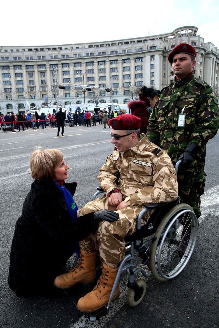 Parada militară din Piața Constituției desfăşurată cu ocazia Zilei Naționale a României -1 Decembrie 2015