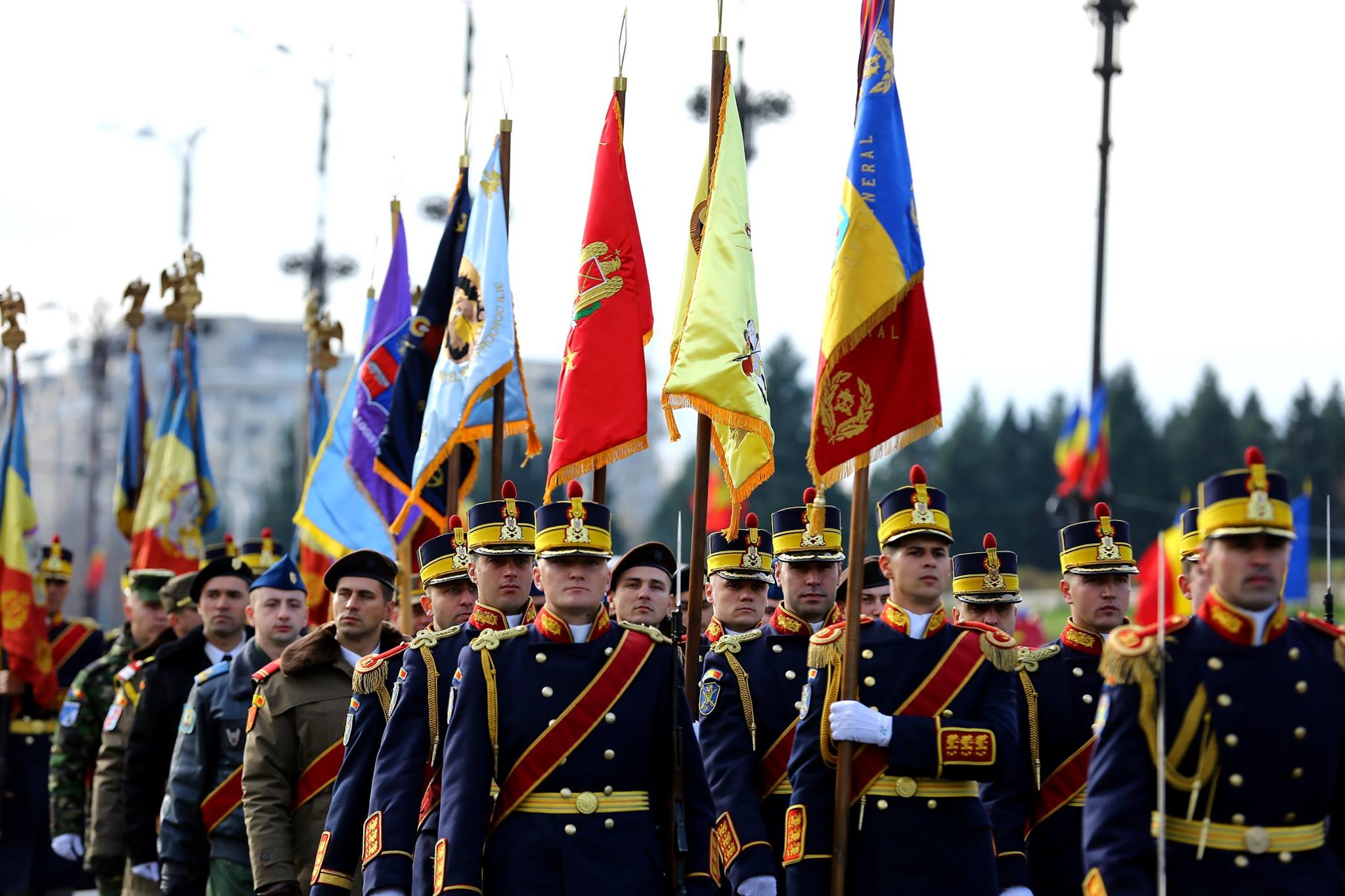 Parada militară din Piața Constituției desfăşurată cu ocazia Zilei Naționale a României -1 Decembrie 2015