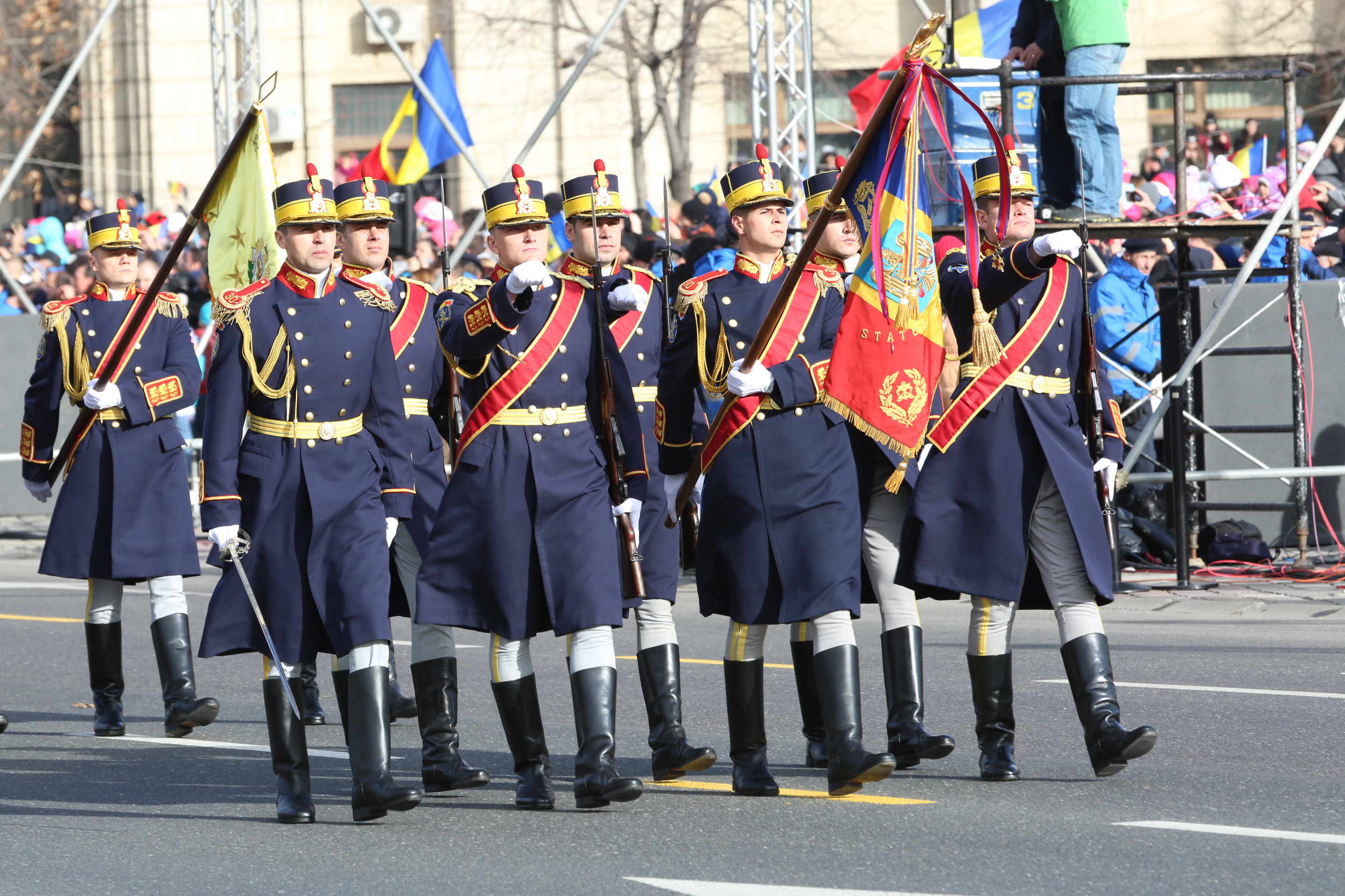 Parada militară din Piața Constituției desfăşurată cu ocazia Zilei Naționale a României