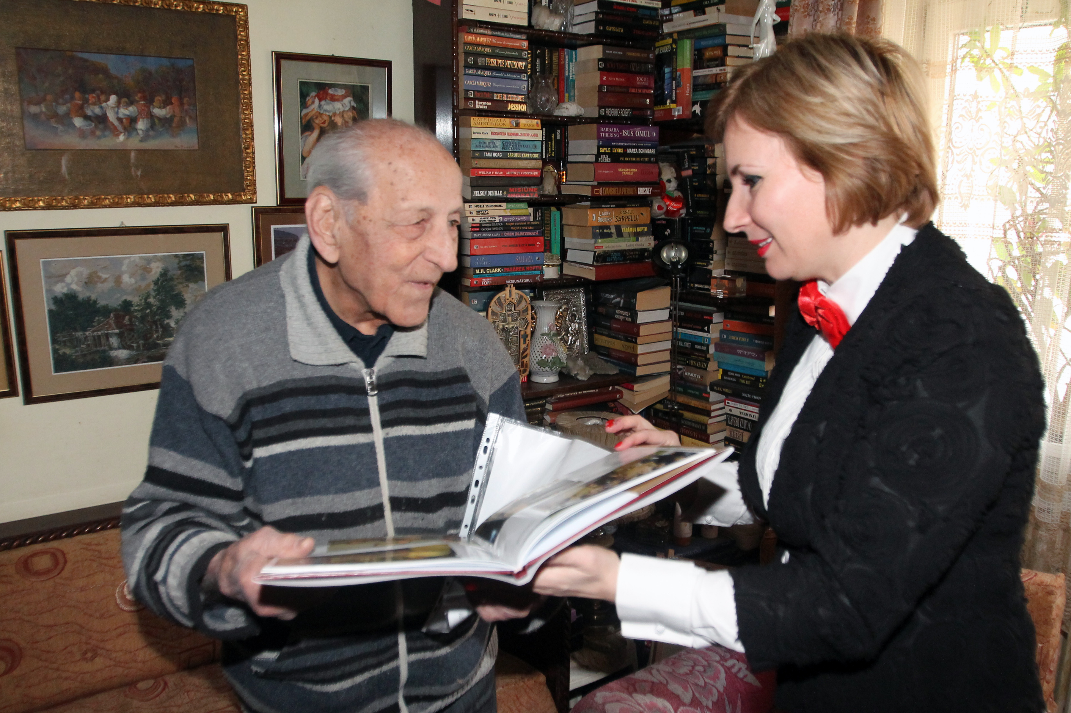 Vizita doamnei secretar de stat Otilia Sava la veteranul de război, general de brigadă în retragere Scarlat Bucur - 21 ianuarie 2016 'Visit of the State Secretary Otilia Sava to the brigadier general 'retired' Scarlat Bucur, war veteran – January 21, 2016