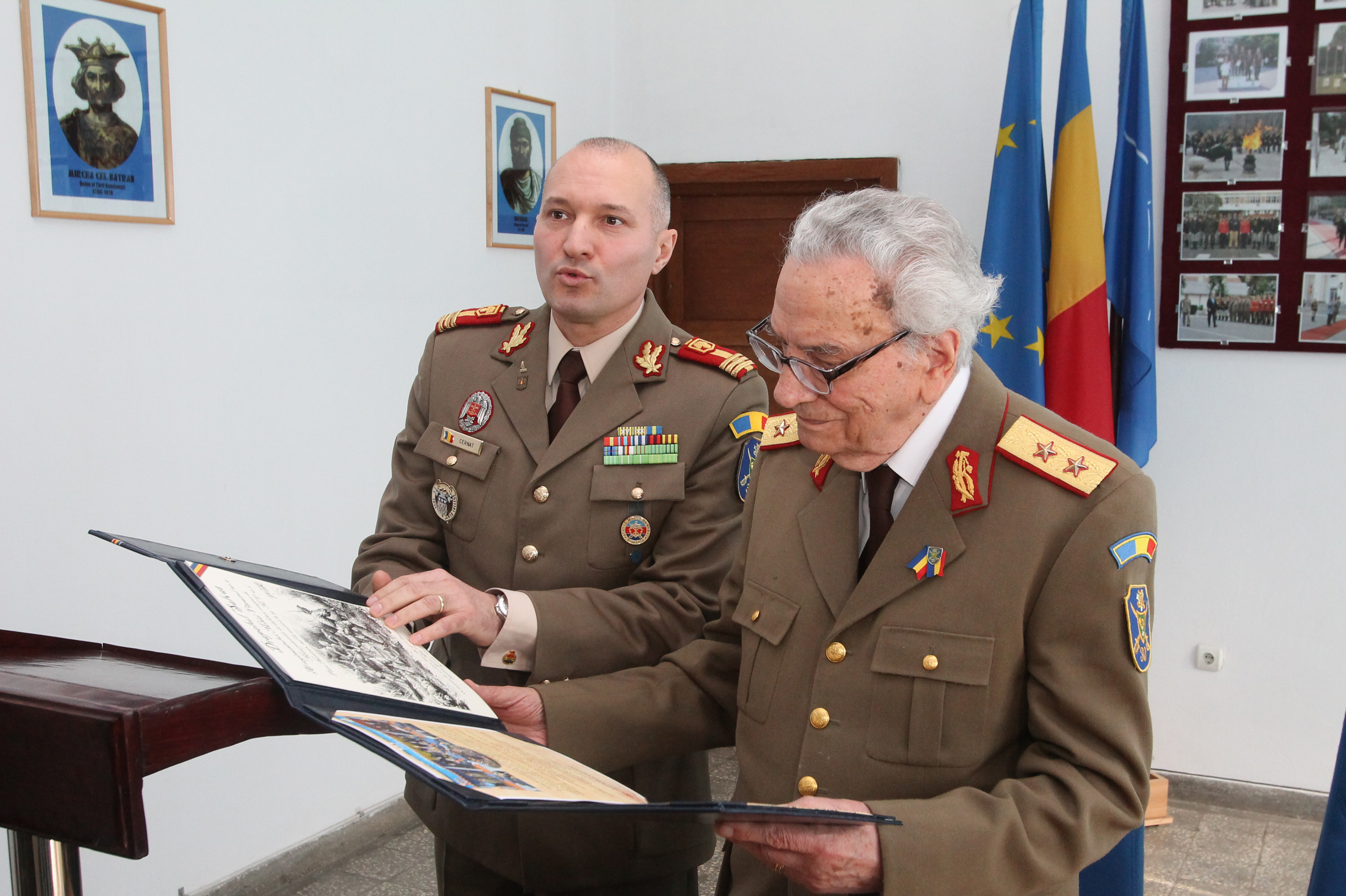 Întâlnirea doamnei secretar de stat Otilia Sava cu domnul general maior 'rtr.' Viorel Cosma şi militarii din Brigada 30 Gardă 'Mihai Viteazul' - 03 februarie 2016  'Meeting of the State Secretary Otilia Sava with general major 'retired' Viorel Cosma, toge