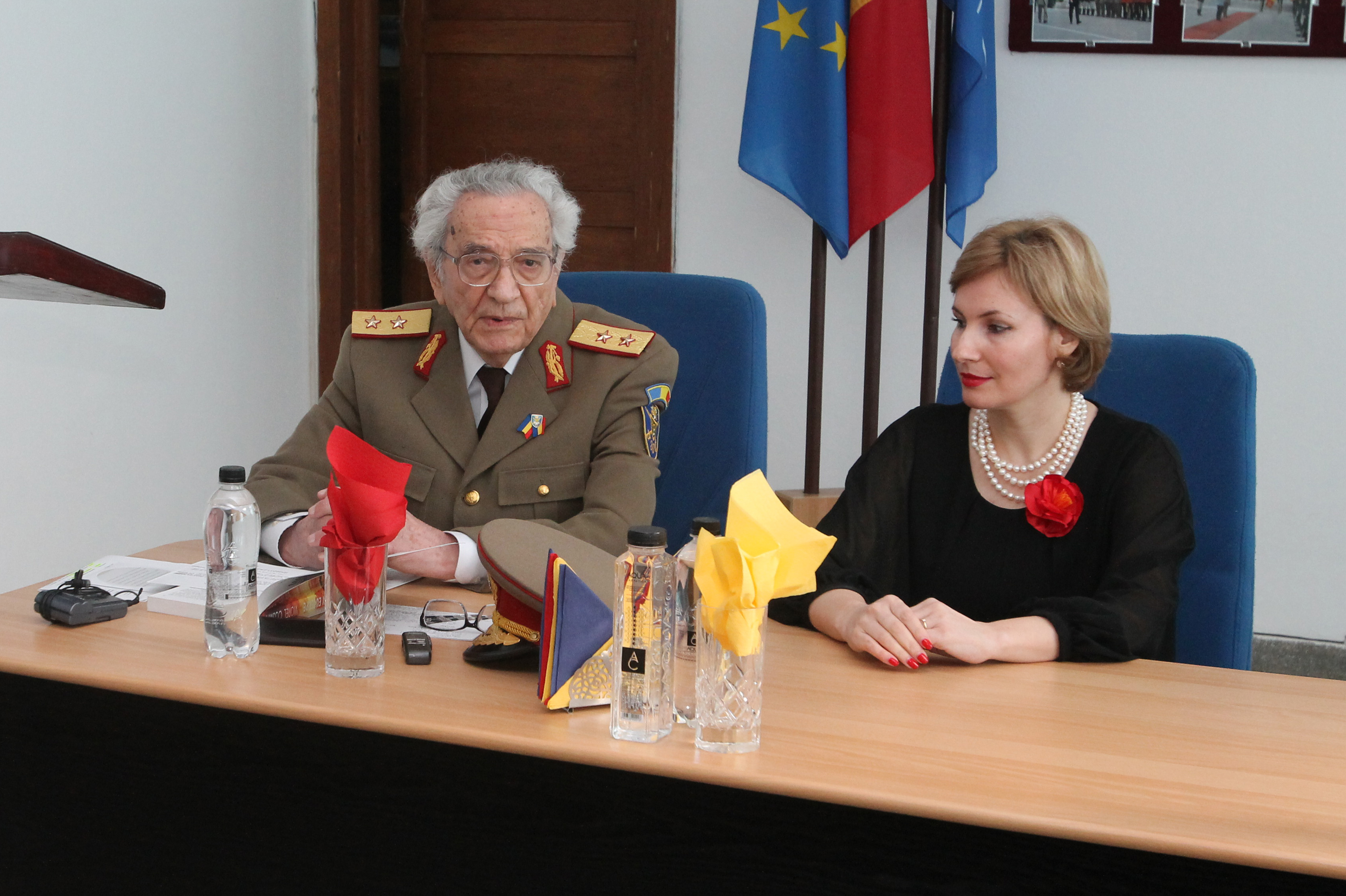 Întâlnirea doamnei secretar de stat Otilia Sava cu domnul general maior 'rtr.' Viorel Cosma şi militarii din Brigada 30 Gardă 'Mihai Viteazul' - 03 februarie 2016  'Meeting of the State Secretary Otilia Sava with general major 'retired' Viorel Cosma, toge