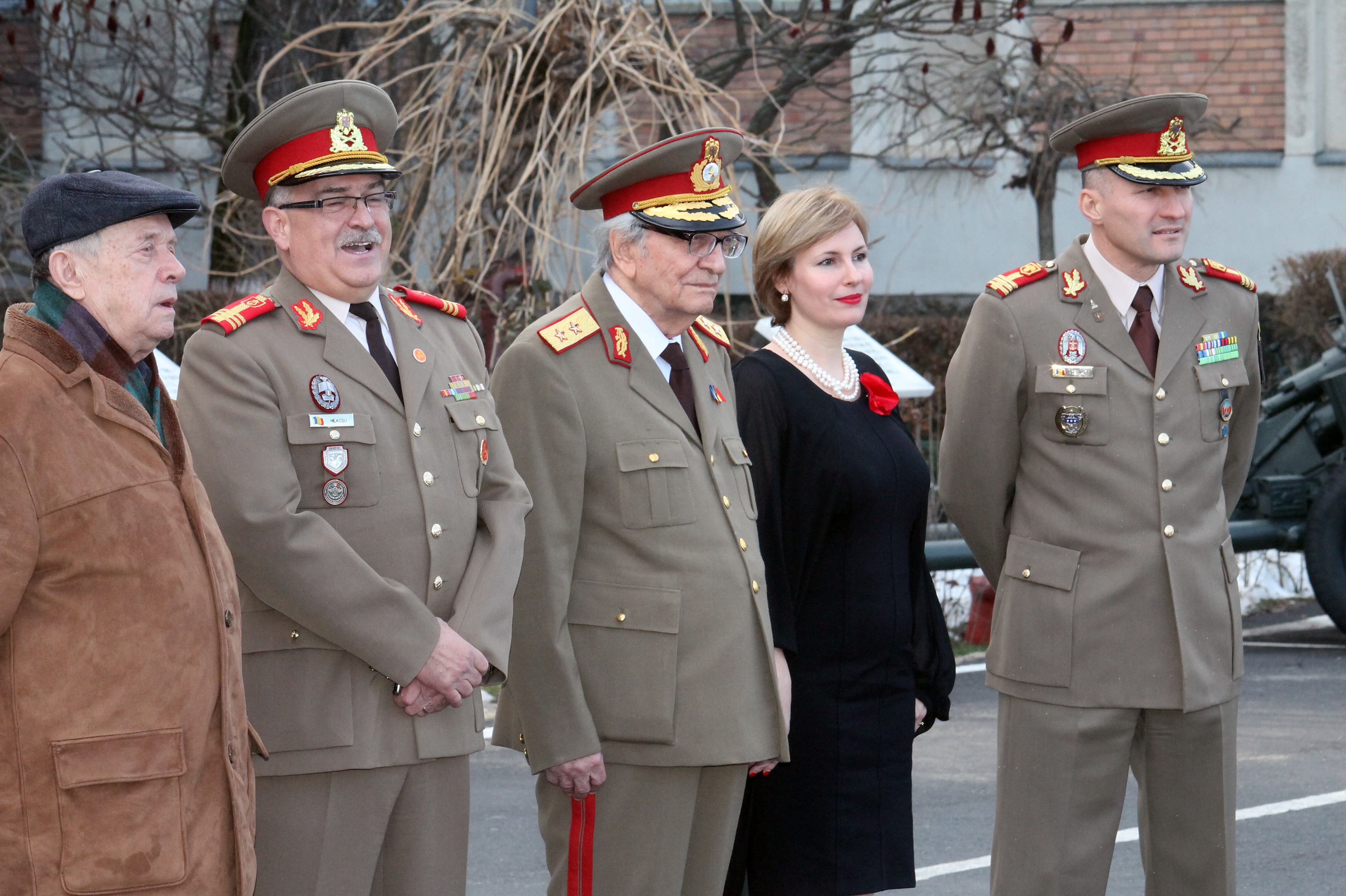 Întâlnirea doamnei secretar de stat Otilia Sava cu domnul general maior 'rtr.' Viorel Cosma şi militarii din Brigada 30 Gardă 'Mihai Viteazul' - 03 februarie 2016  'Meeting of the State Secretary Otilia Sava with general major 'retired' Viorel Cosma, toge