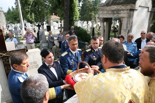 Ceremonie comemorativa la mormântul lui Aurel Vlaicu