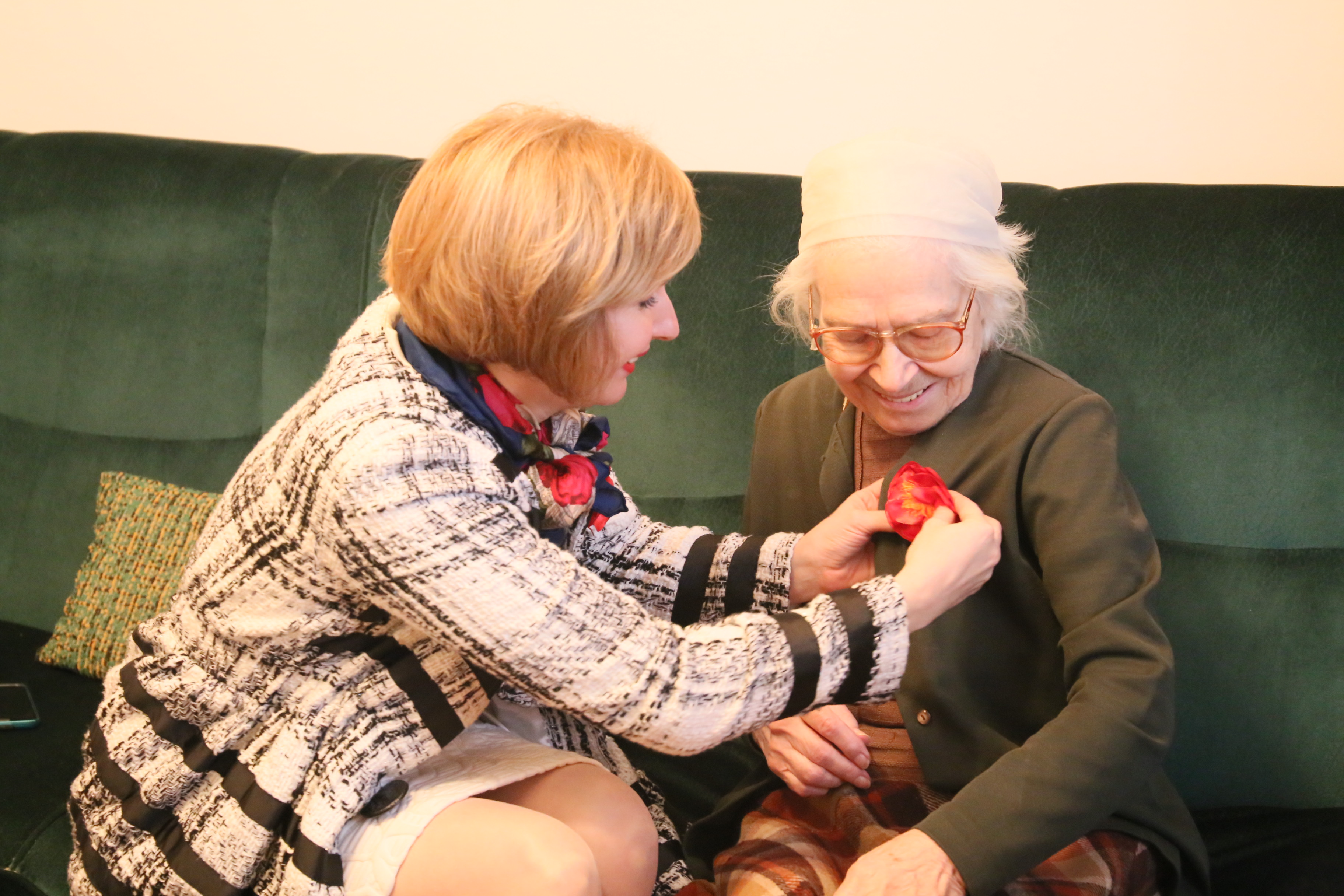 Vizita doamnei secretar de stat Otilia Sava la doamna Nedelea Teodora, văduvă de veteran de război - 04 martie 2016 Visit of the State Secretary Otilia Sava to Mrs. Nedelea Teodora, widow of war ve