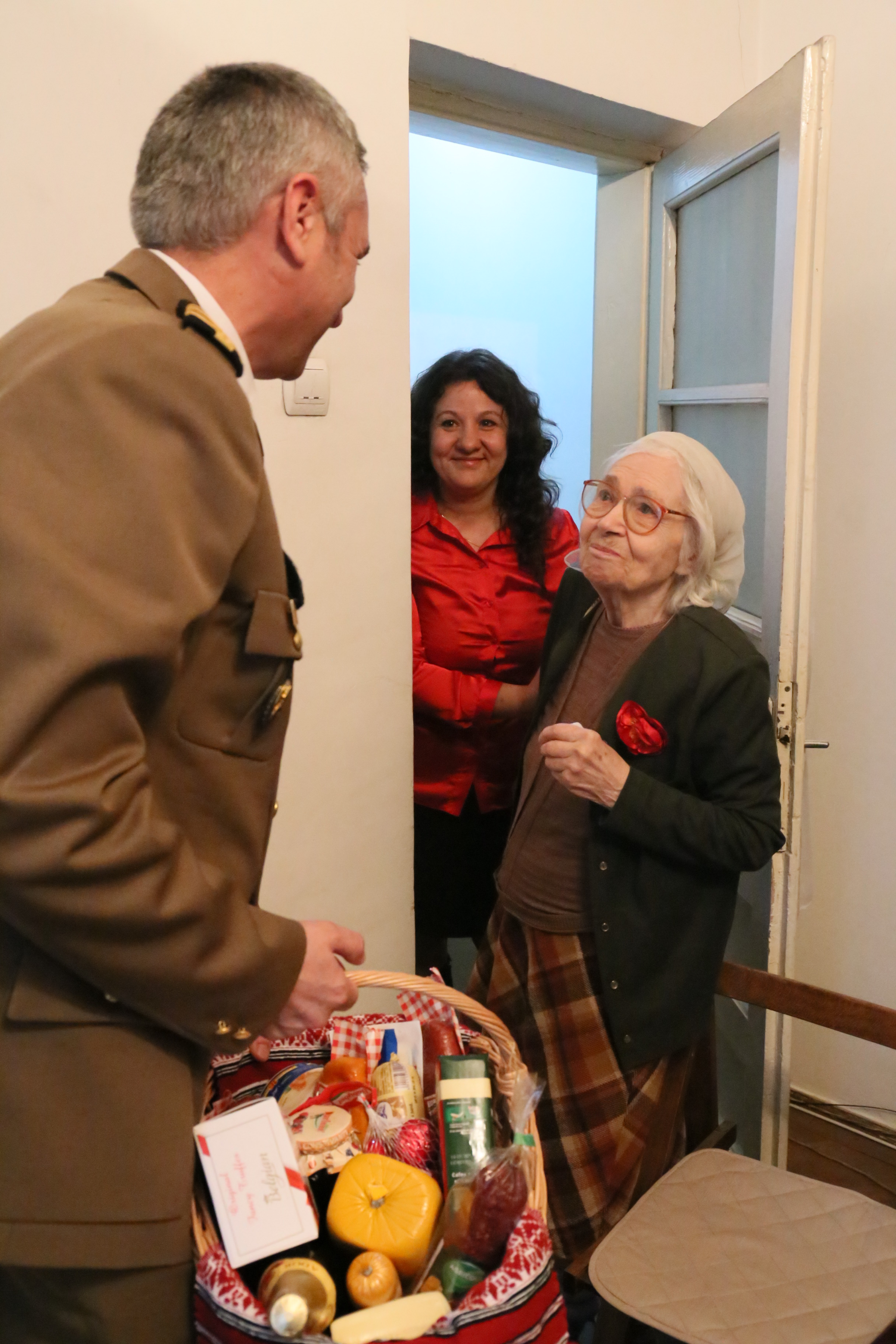 Vizita doamnei secretar de stat Otilia Sava la doamna Nedelea Teodora, văduvă de veteran de război - 04 martie 2016'Visit of the State Secretary Otilia Sava to Mrs. Nedelea Teodora, widow of war veteran - March 04, 2016'