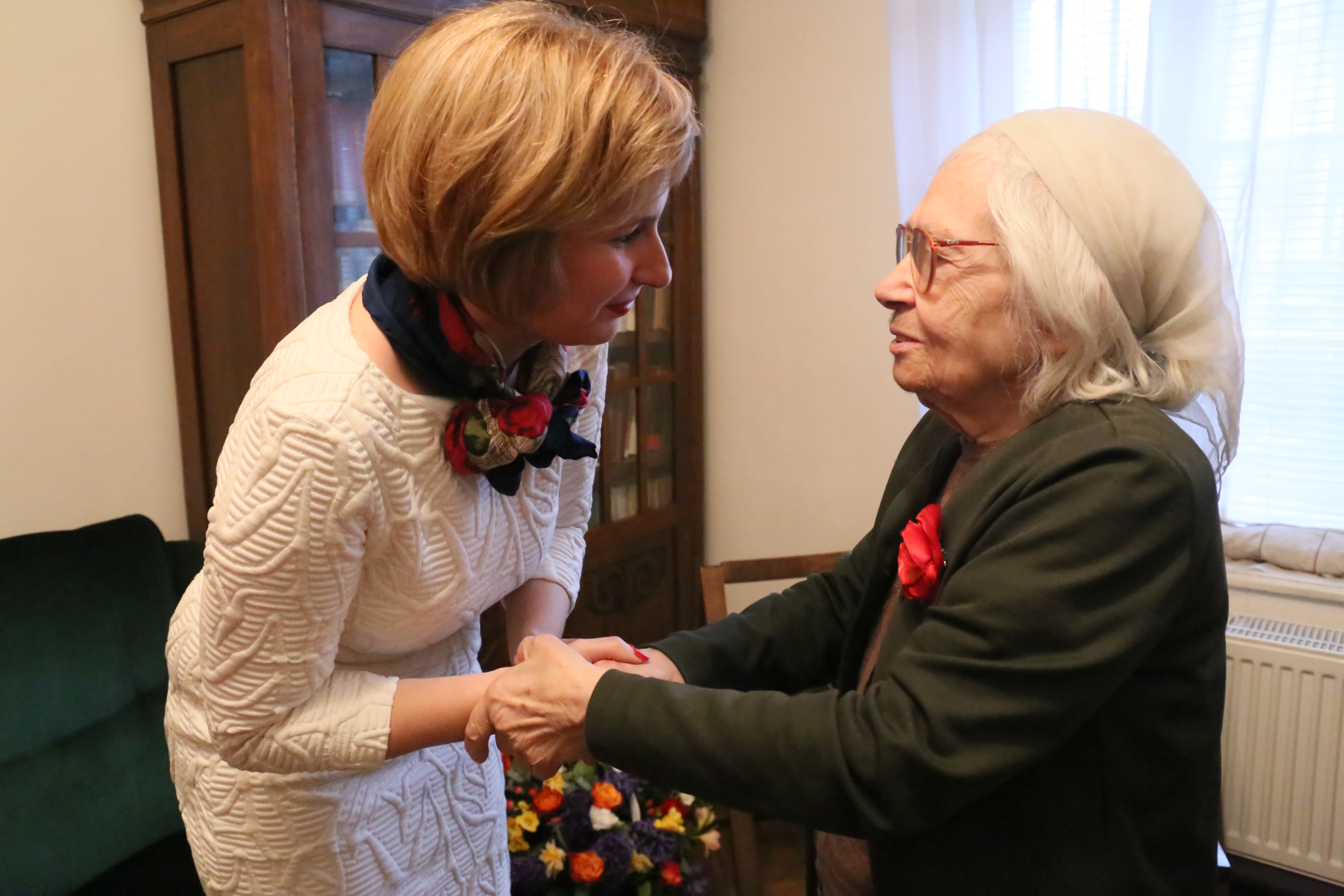 Vizita doamnei secretar de stat Otilia Sava la doamna Nedelea Teodora, văduvă de veteran de război - 04 martie 2016'Visit of the State Secretary Otilia Sava to Mrs. Nedelea Teodora, widow of war veteran - March 04, 2016'