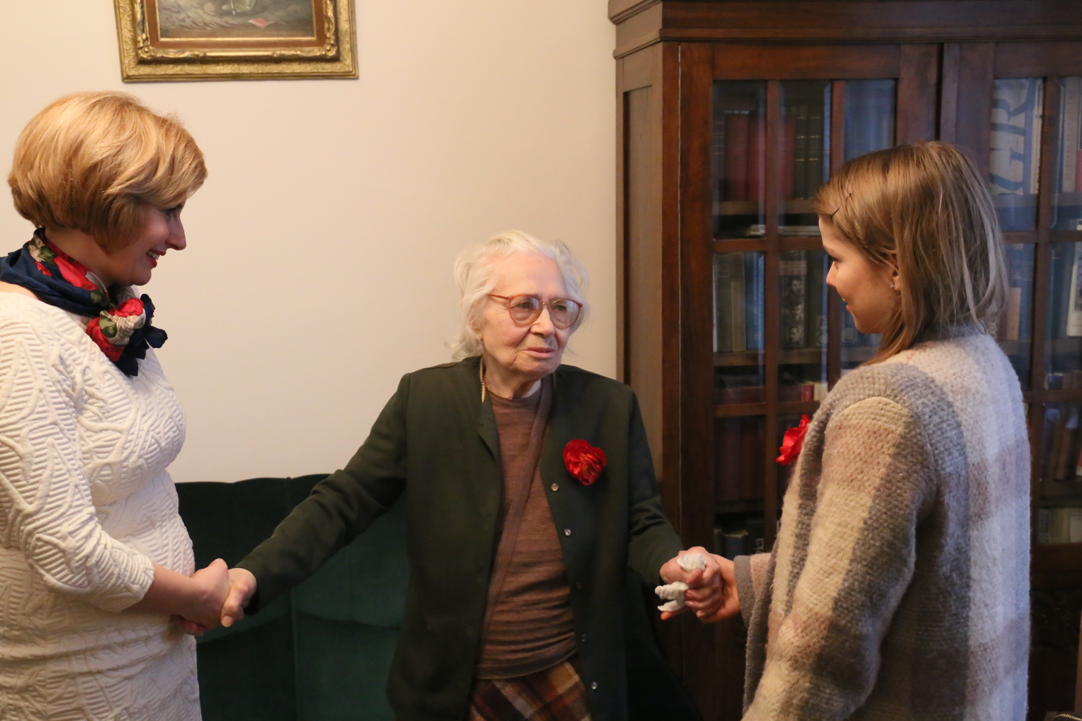 Vizita doamnei secretar de stat Otilia Sava la doamna Nedelea Teodora, văduvă de veteran de război - 04 martie 2016'Visit of the State Secretary Otilia Sava to Mrs. Nedelea Teodora, widow of war veteran - March 04, 2016'
