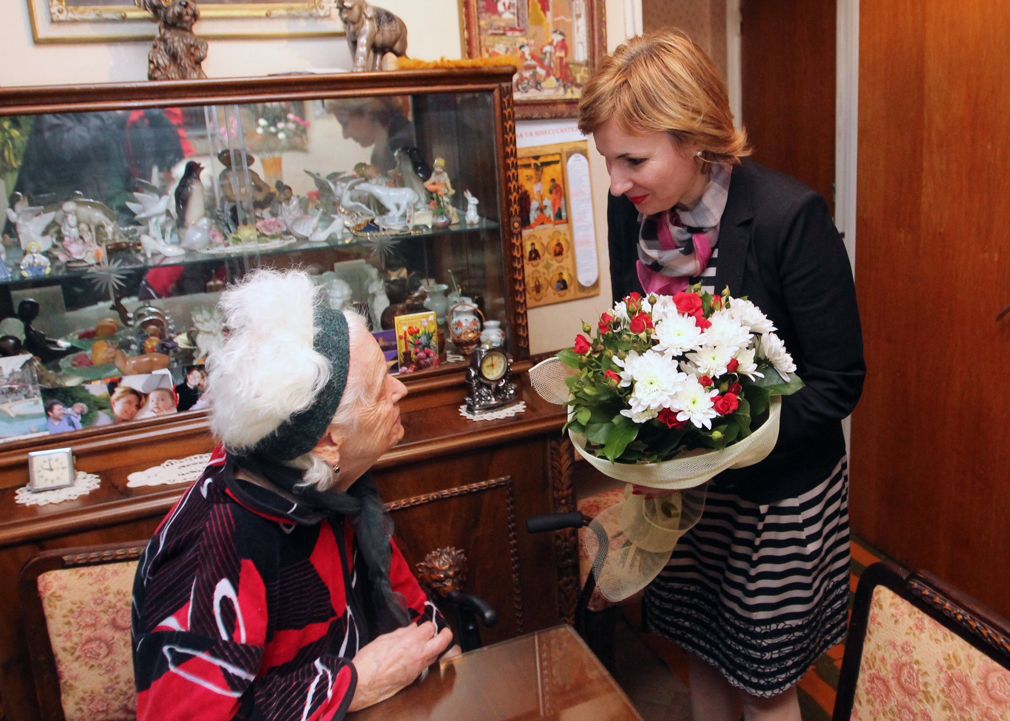 Vizita doamnei secretar de stat Otilia Sava la doamna Maria Bujor, veteran de război - 11 martie 2016 Visit of the State Secretary Otilia Sava to Mrs. Maria Bujor, war veteran - March 11, 2016