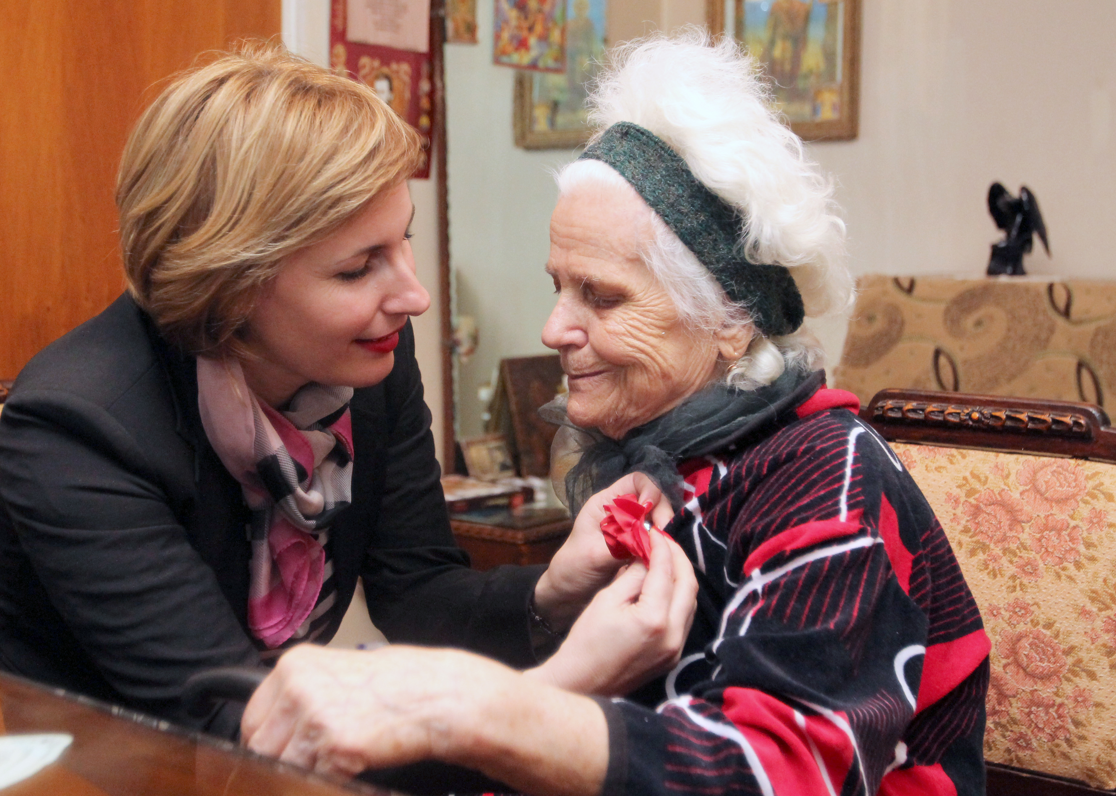 Vizita doamnei secretar de stat Otilia Sava la doamna Maria Bujor, veteran de război - 11 martie 2016  'Visit of the State Secretary Otilia Sava to Mrs. Maria Bujor, war veteran - March 11, 2016''