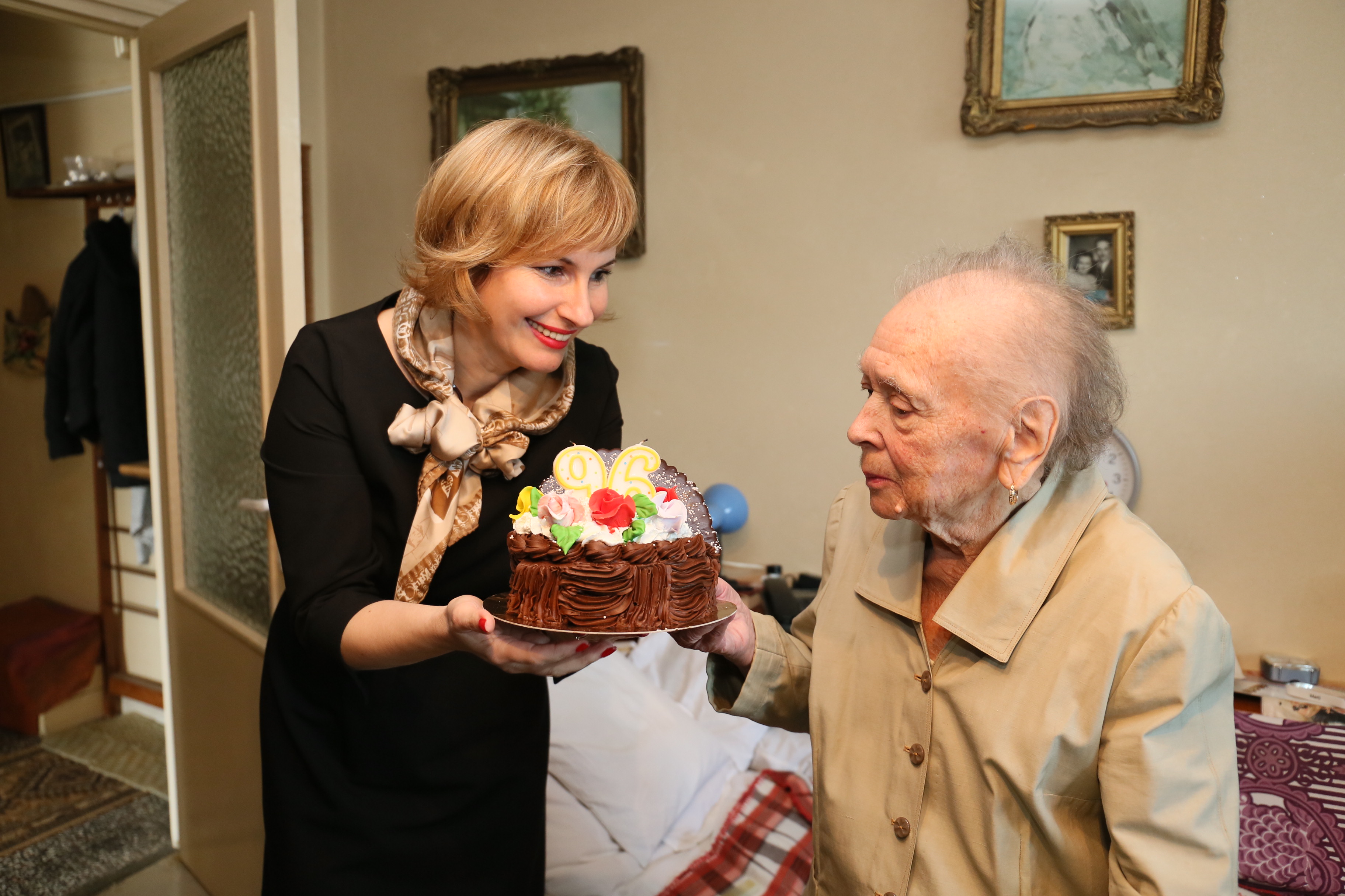 Vizita doamnei secretar de stat Otilia Sava la doamna Lidia Platon, veteran de război - 14 martie 2016 'Visit of the State Secretary Otilia Sava to Mrs. Lidia Platon, war veteran - March 14, 2016''