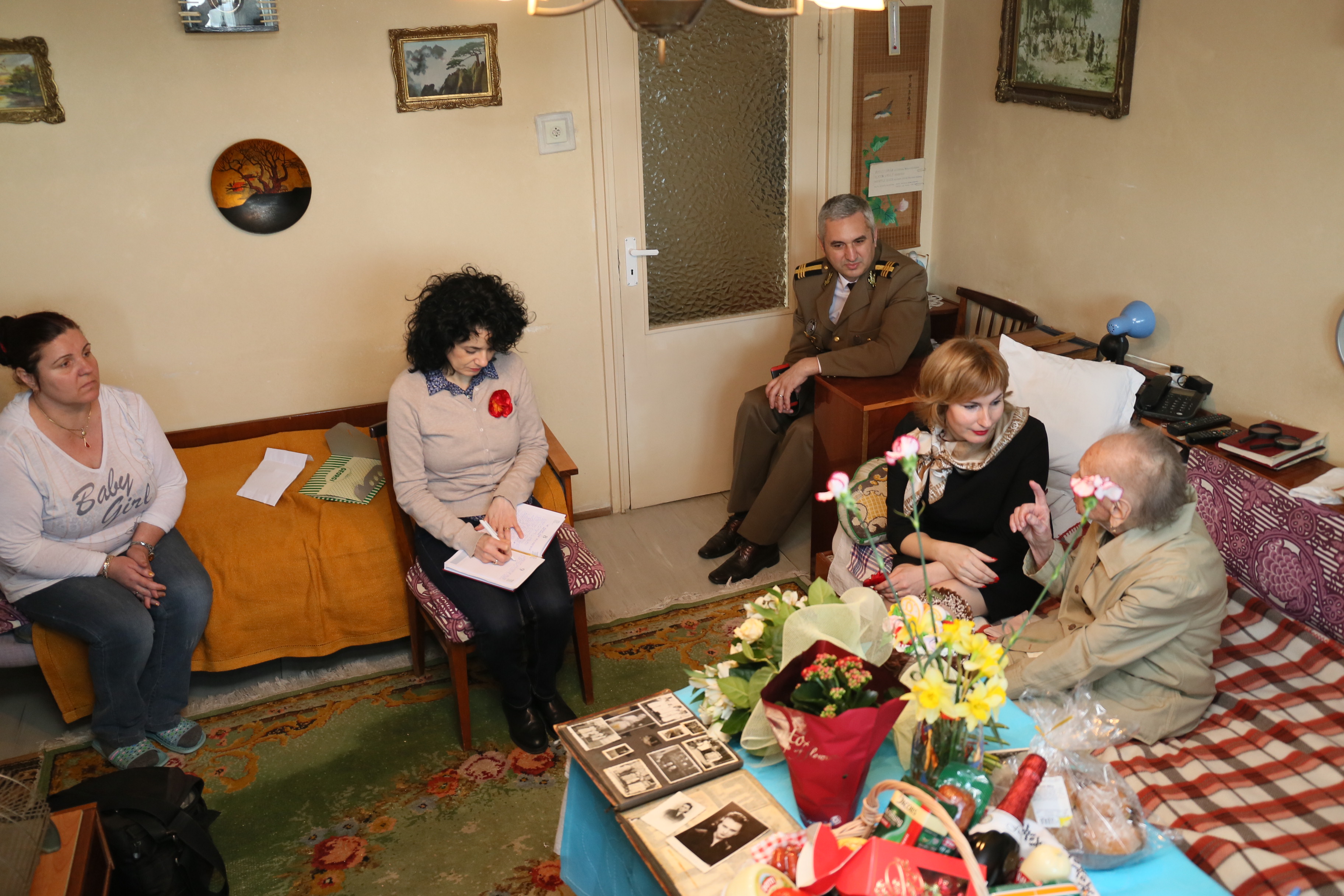 Vizita doamnei secretar de stat Otilia Sava la doamna Lidia Platon, veteran de război - 14 martie 2016 'Visit of the State Secretary Otilia Sava to Mrs. Lidia Platon, war veteran - March 14, 2016''