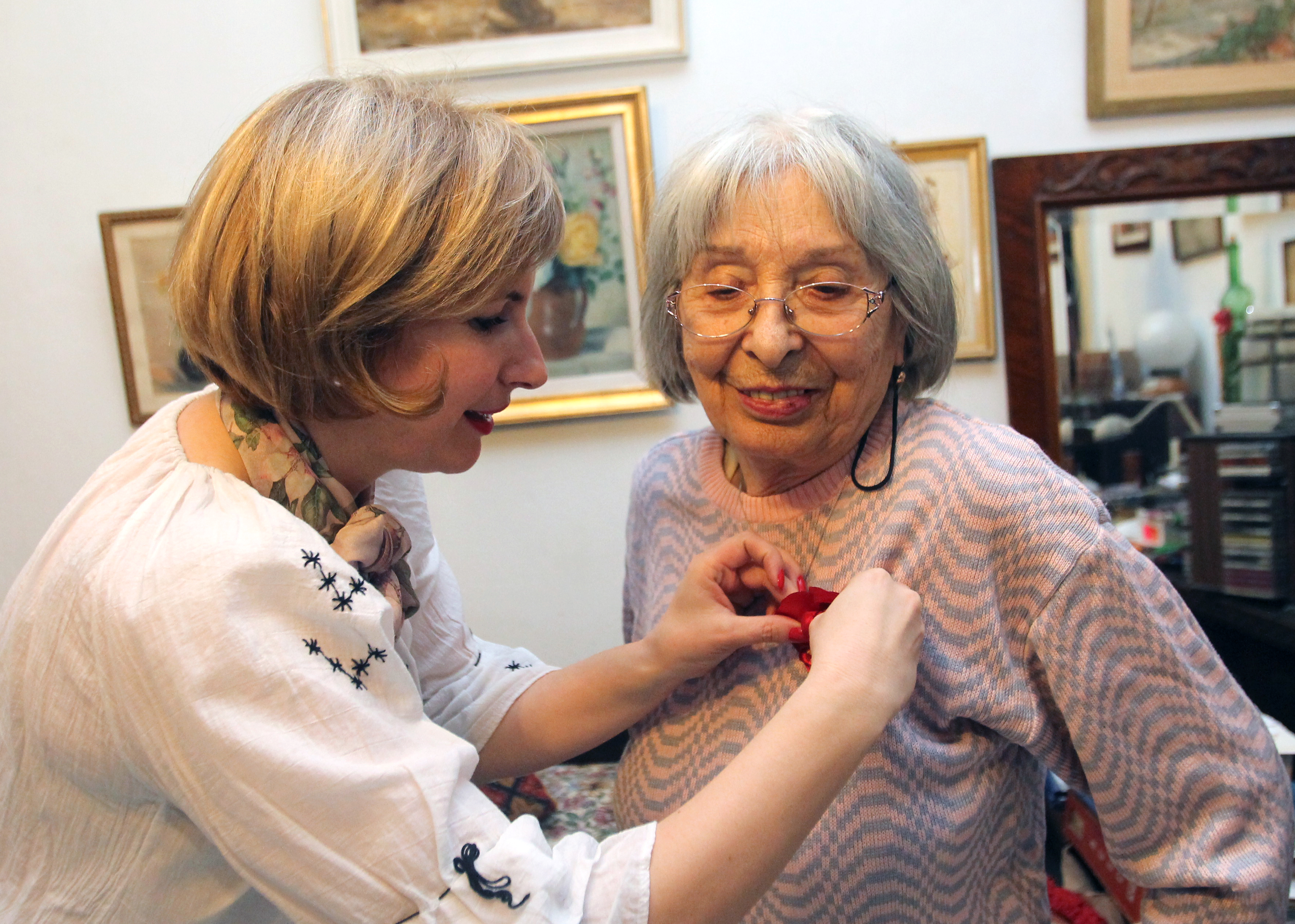 Vizita doamnei secretar de stat Otilia Sava la doamna căpitan 'rtr.' Elena Ciobanu, veteran de război - 23 martie 2016 'Visit of the State Secretary Otilia Sava to Captain 'retired' Elena Ciobanu war veteran - March 23, 2016''