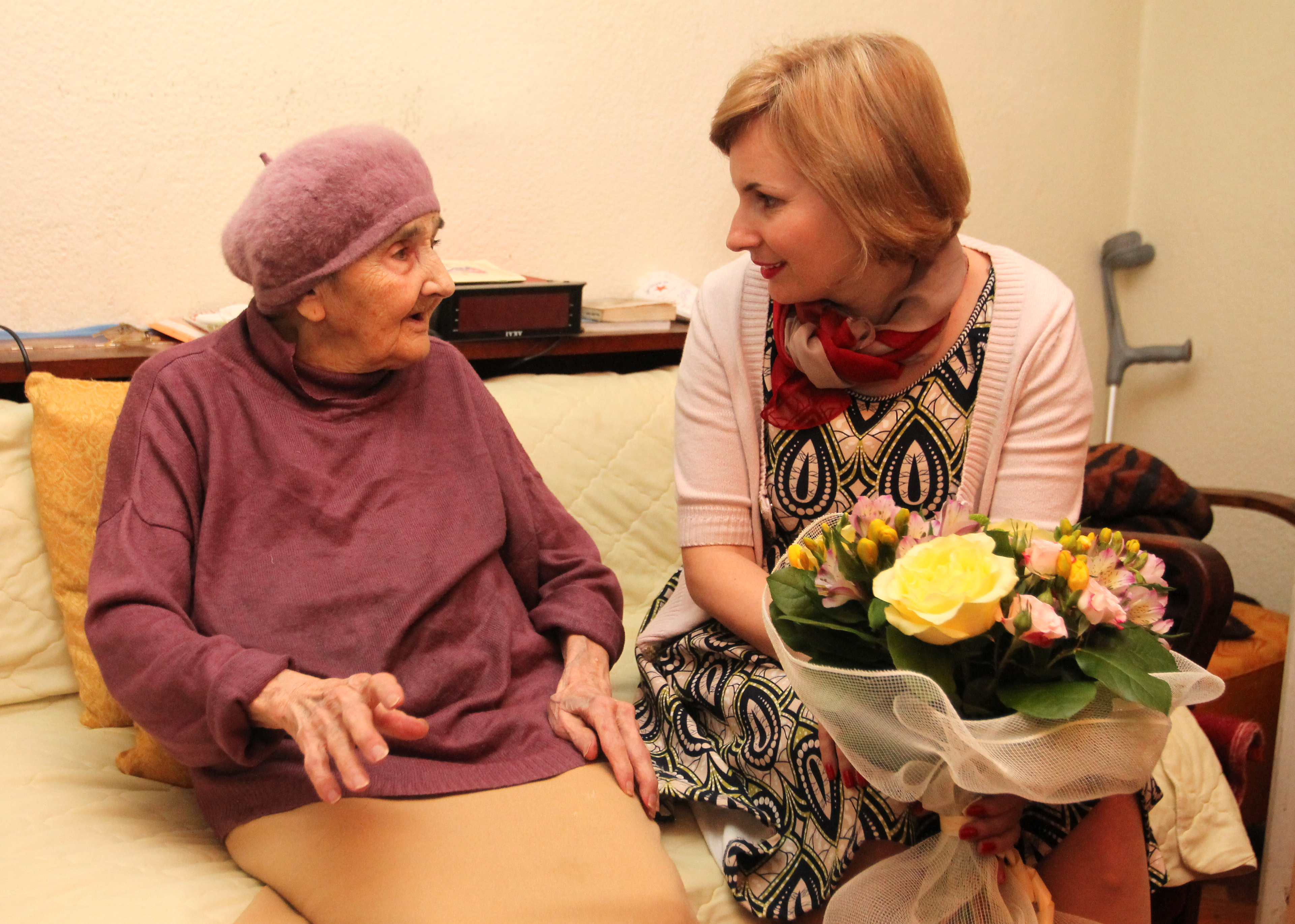 Vizita doamnei secretar de stat Otilia Sava la doamna Bujoreanu Eleonora, veteran de război - 24 martie 2016  'Visit of the State Secretary Otilia Sava accompanied by Mr. Dragoş Pătraru to Mrs. Bujoreanu Eleonora, war veteran - March 24 and 29, 2016''