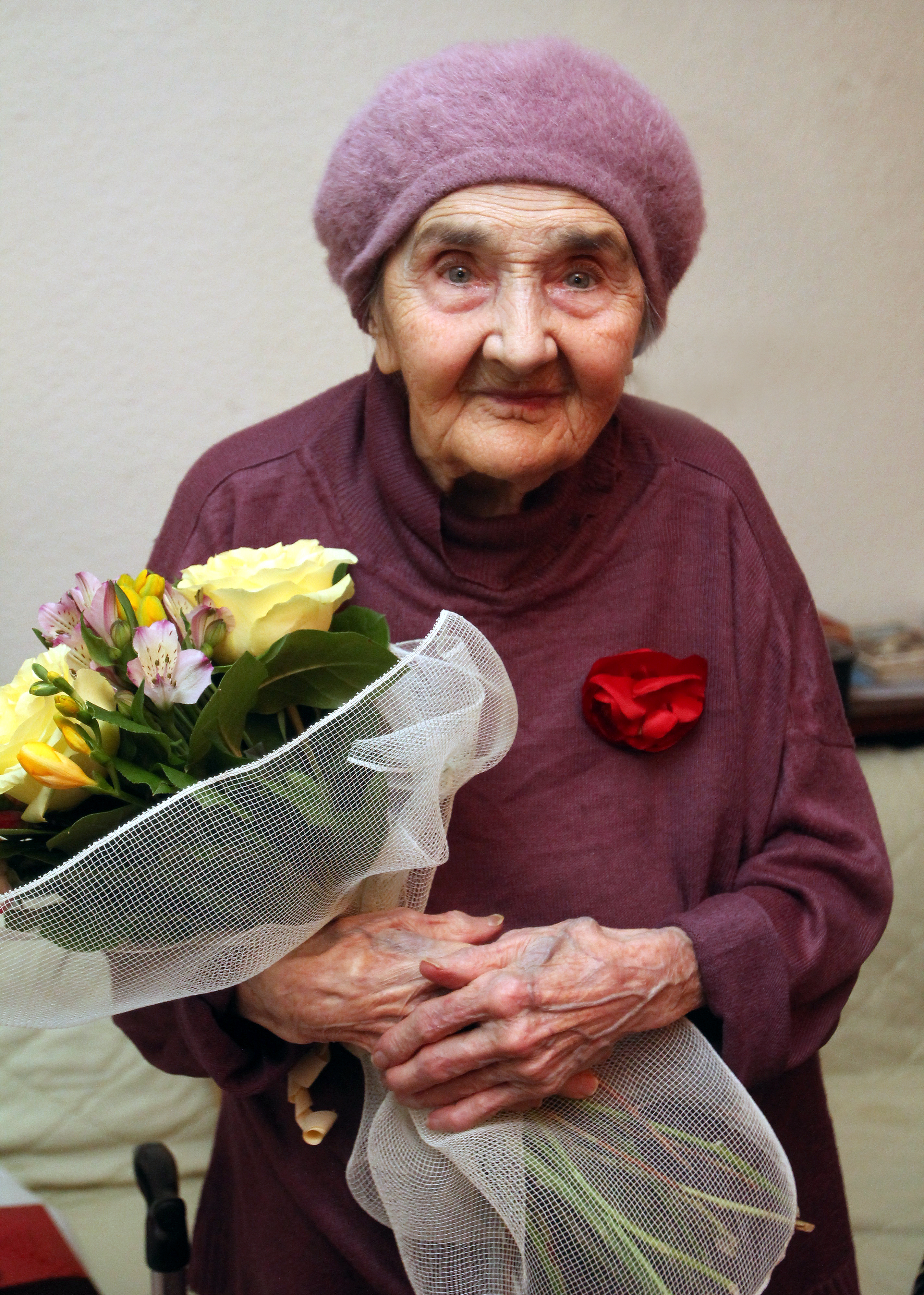 Vizita doamnei secretar de stat Otilia Sava la doamna Bujoreanu Eleonora, veteran de război - 24 martie 2016  'Visit of the State Secretary Otilia Sava accompanied by Mr. Dragoş Pătraru to Mrs. Bujoreanu Eleonora, war veteran - March 24 and 29, 2016''