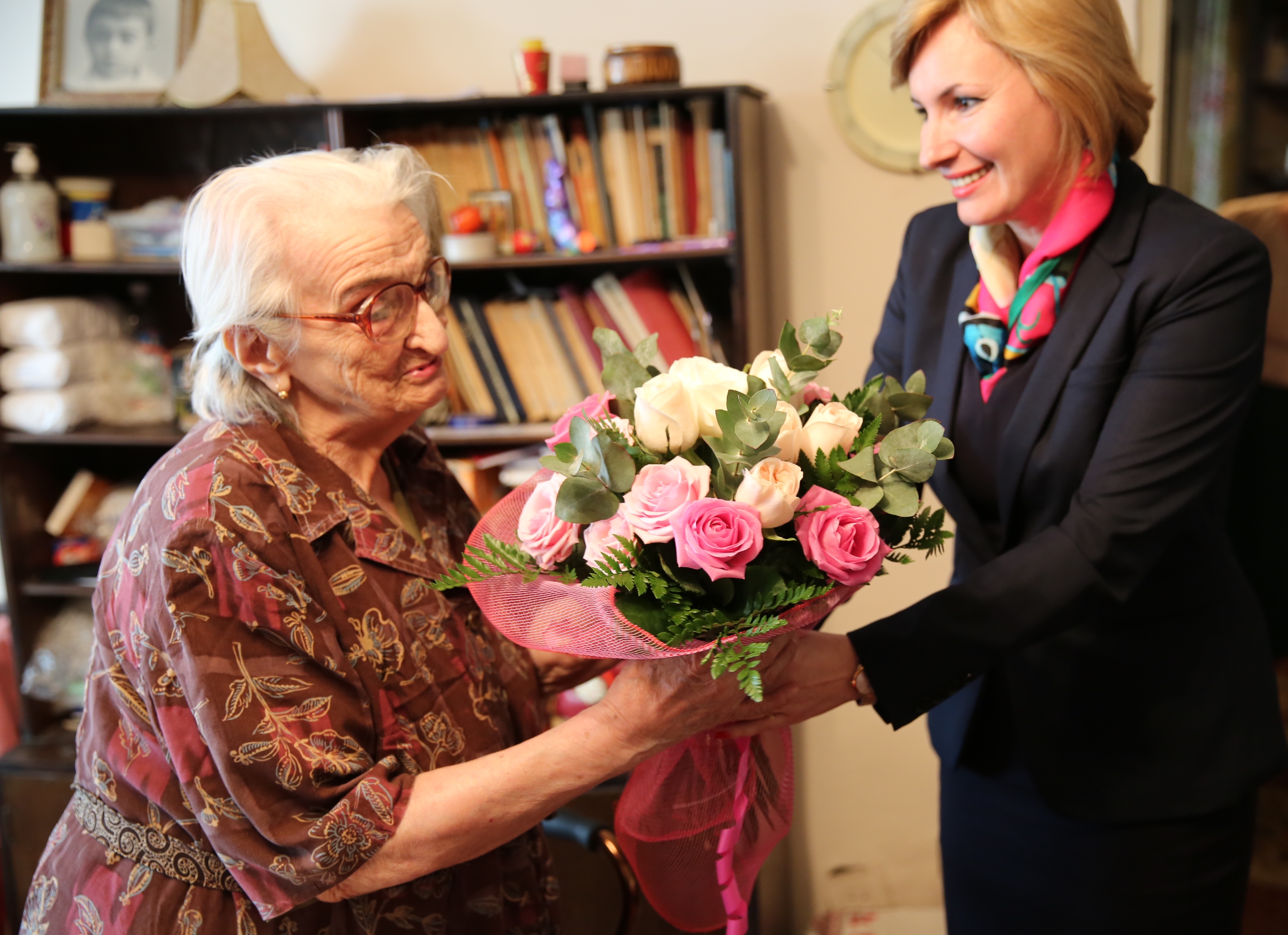 Vizita doamnei secretar de stat Otilia Sava la doamna locotenent rtr. Manolescu Voica Ioana, veteran de război - 08 aprilie 2016 Visit of the State Secretary Otilia Sava to Lieutenant retired. Ioana 