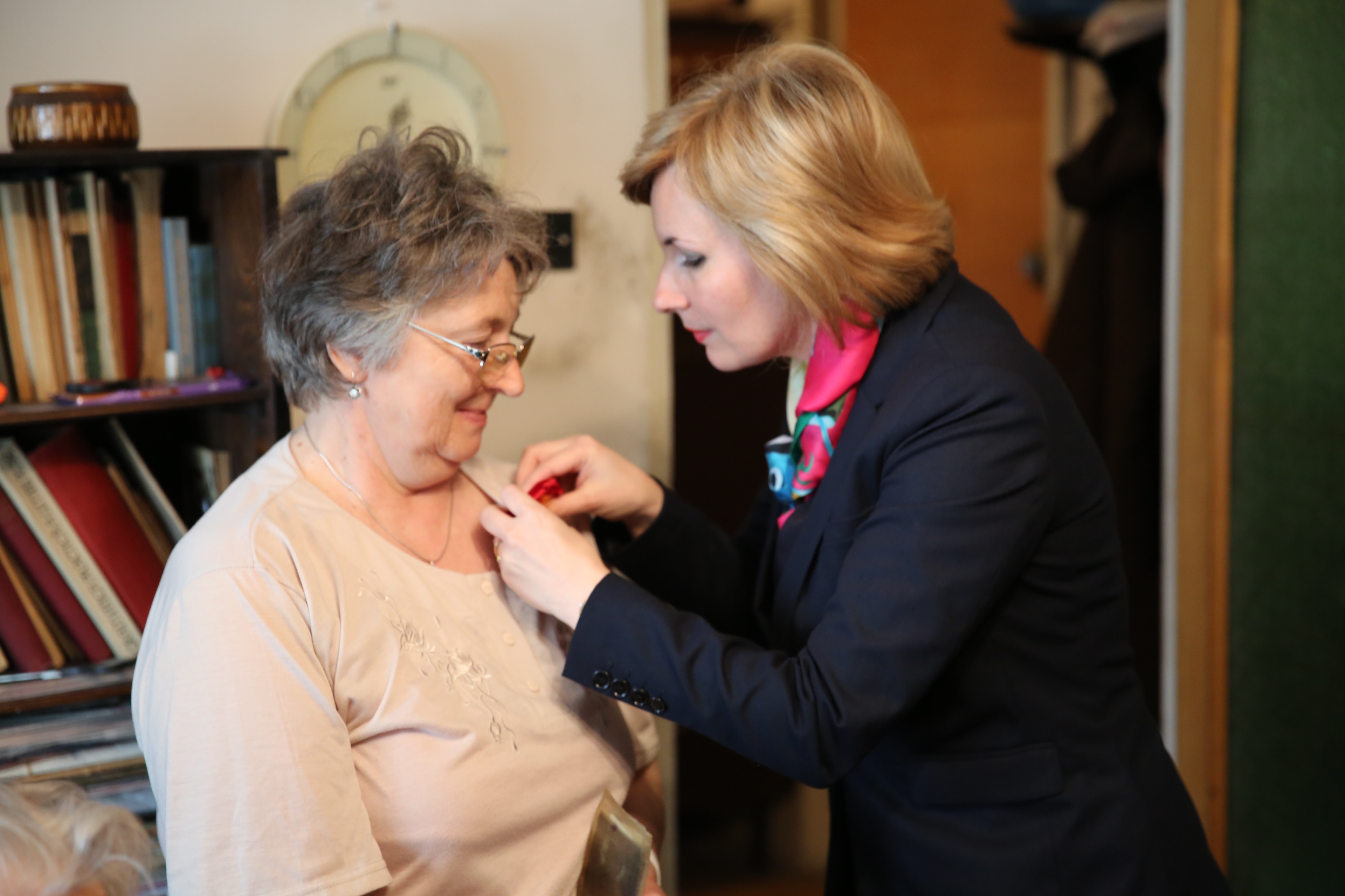 Vizita doamnei secretar de stat Otilia Sava la doamna locotenent 'rtr.' Manolescu Voica Ioana, veteran de război - 08 aprilie 2016'Visit of the State Secretary Otilia Sava to Lieutenant 'retired'. Ioana Manolescu Voica war veteran - April 8th, 2016'