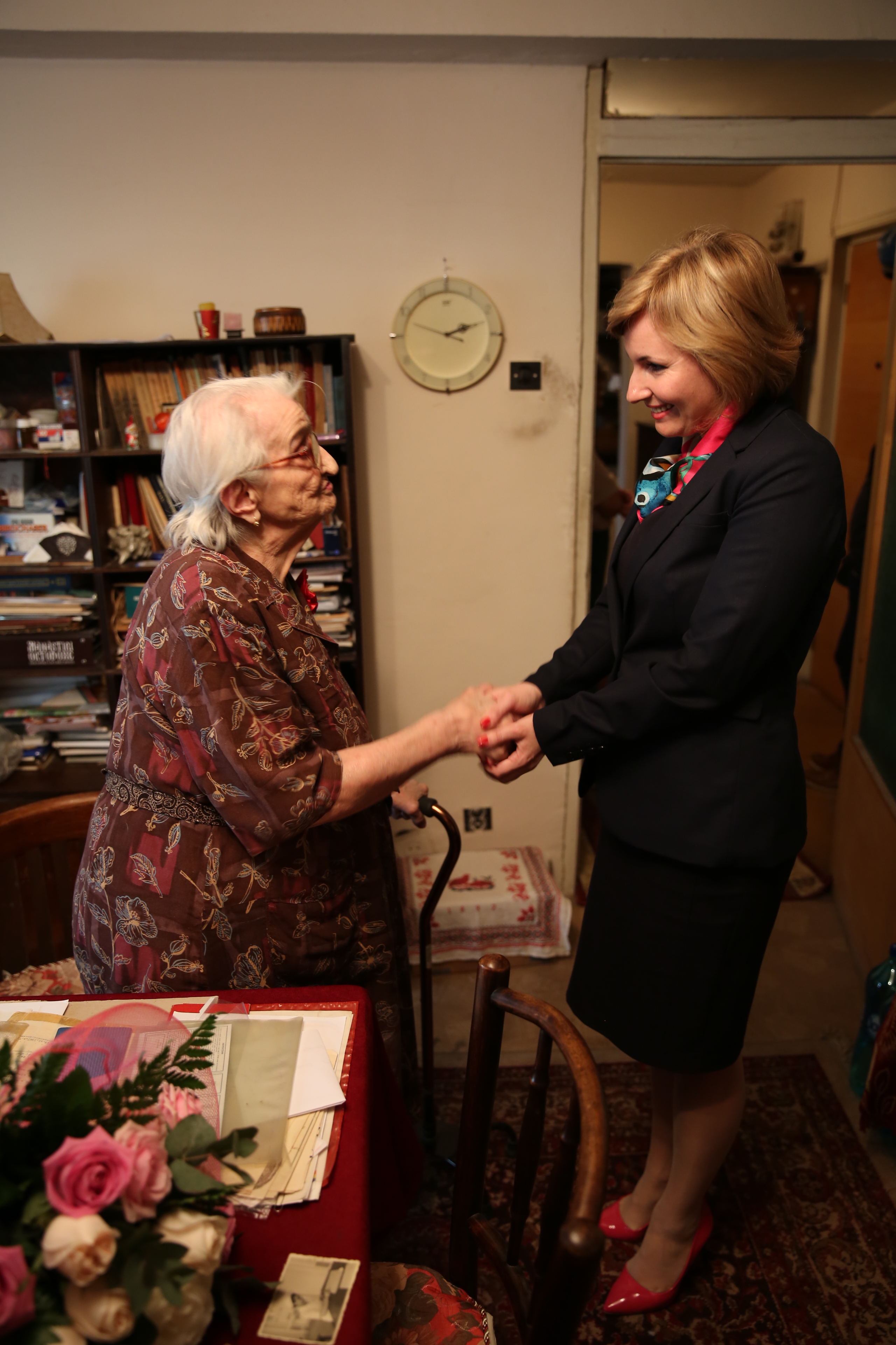 Vizita doamnei secretar de stat Otilia Sava la doamna locotenent 'rtr.' Manolescu Voica Ioana, veteran de război - 08 aprilie 2016'Visit of the State Secretary Otilia Sava to Lieutenant 'retired'. Ioana Manolescu Voica war veteran - April 8th, 2016'