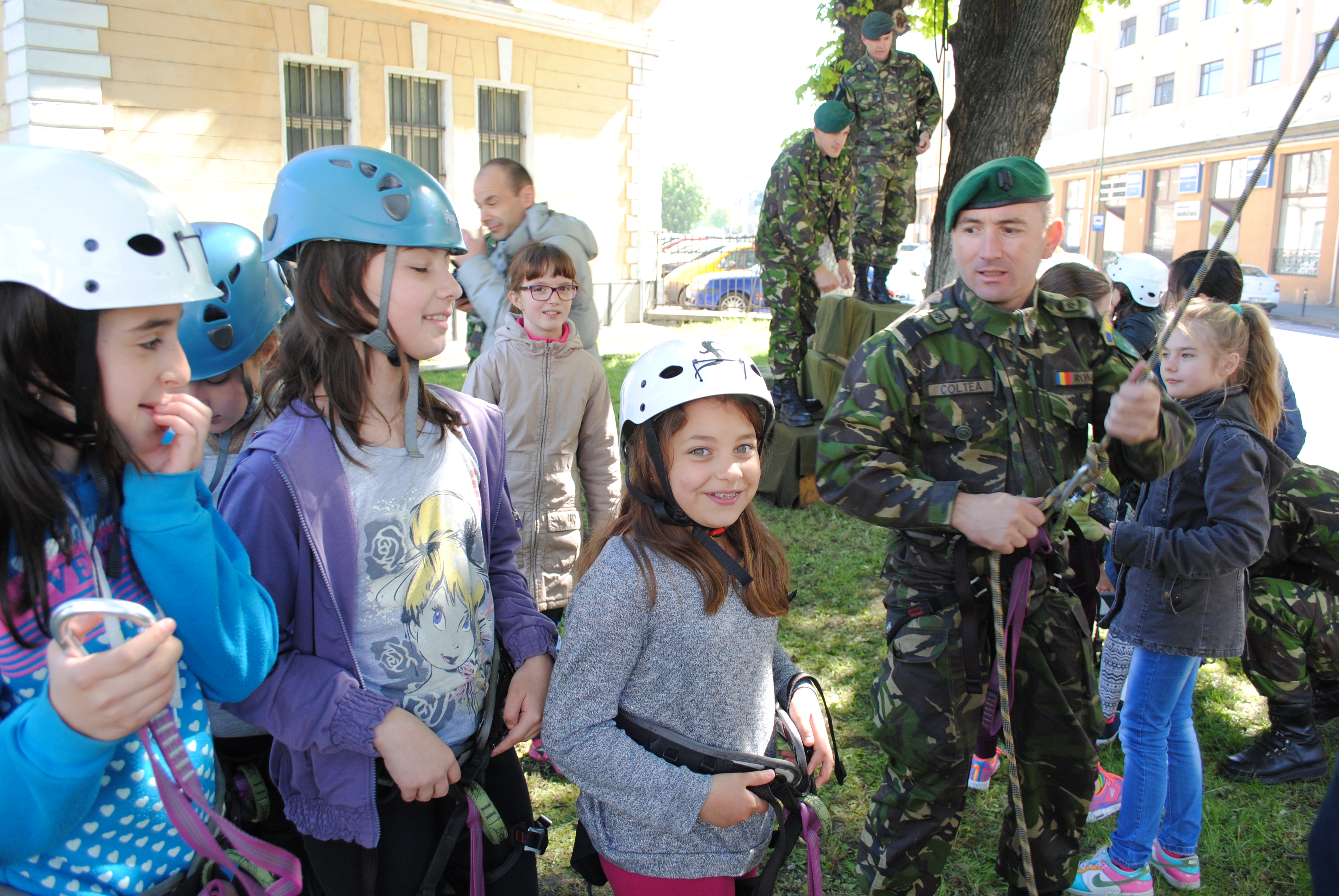 Ziua porților deschise la Brigada 2 Vânători de Munte 'Sarmizegetusa' 23 aprilie 2016 'Open days at the 2nd Brigade Mountain Troops 'Sarmizegetusa' April 23, 2016'