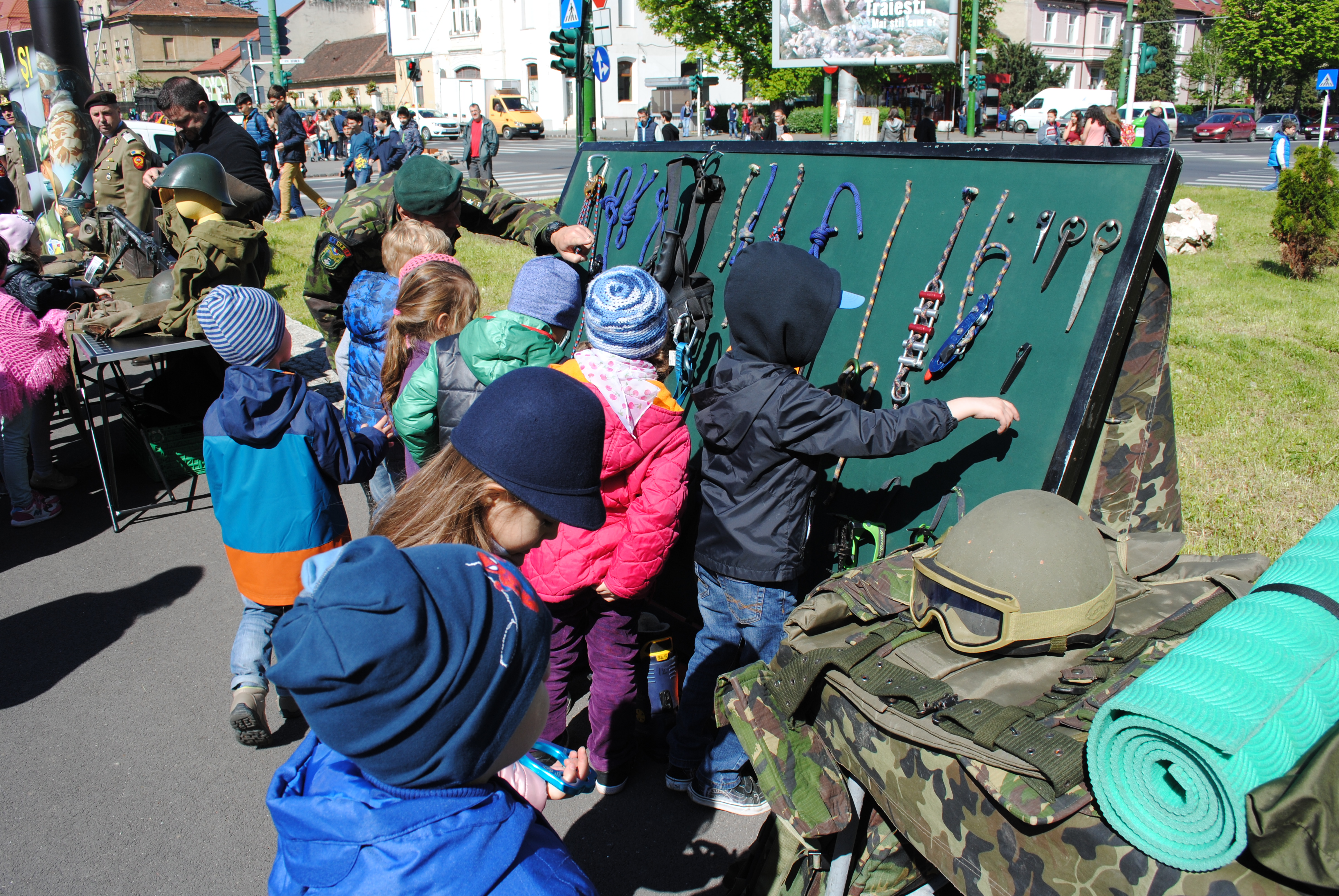 Ziua porților deschise la Brigada 2 Vânători de Munte 'Sarmizegetusa' 23 aprilie 2016 'Open days at the 2nd Brigade Mountain Troops 'Sarmizegetusa' April 23, 2016'